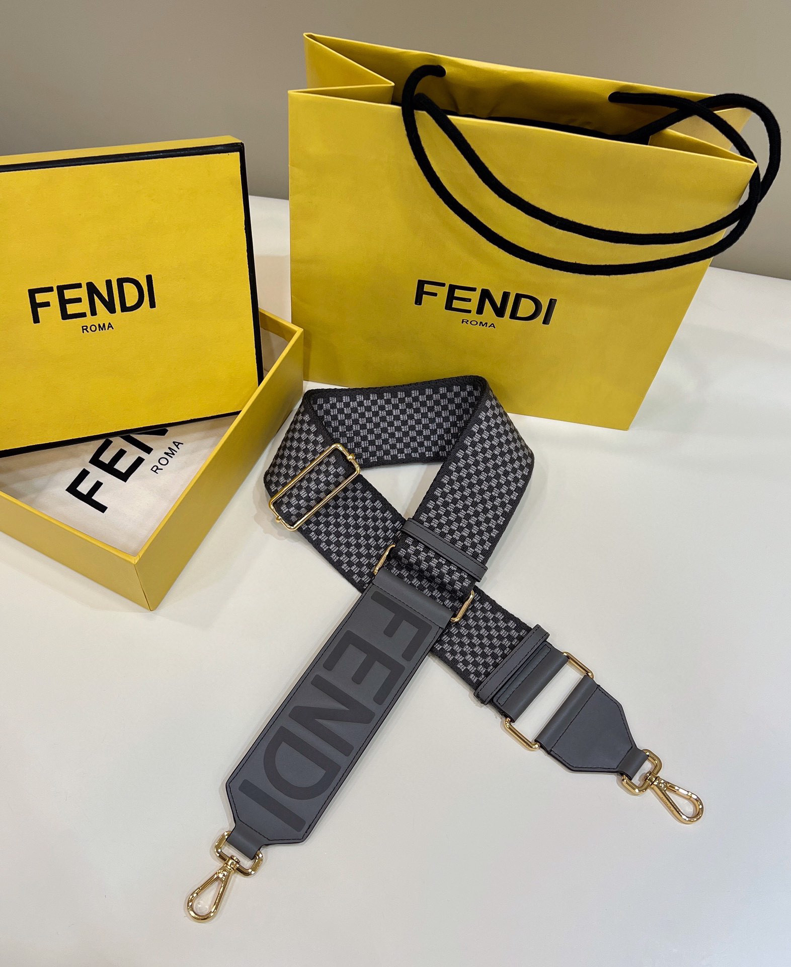 F**di strap