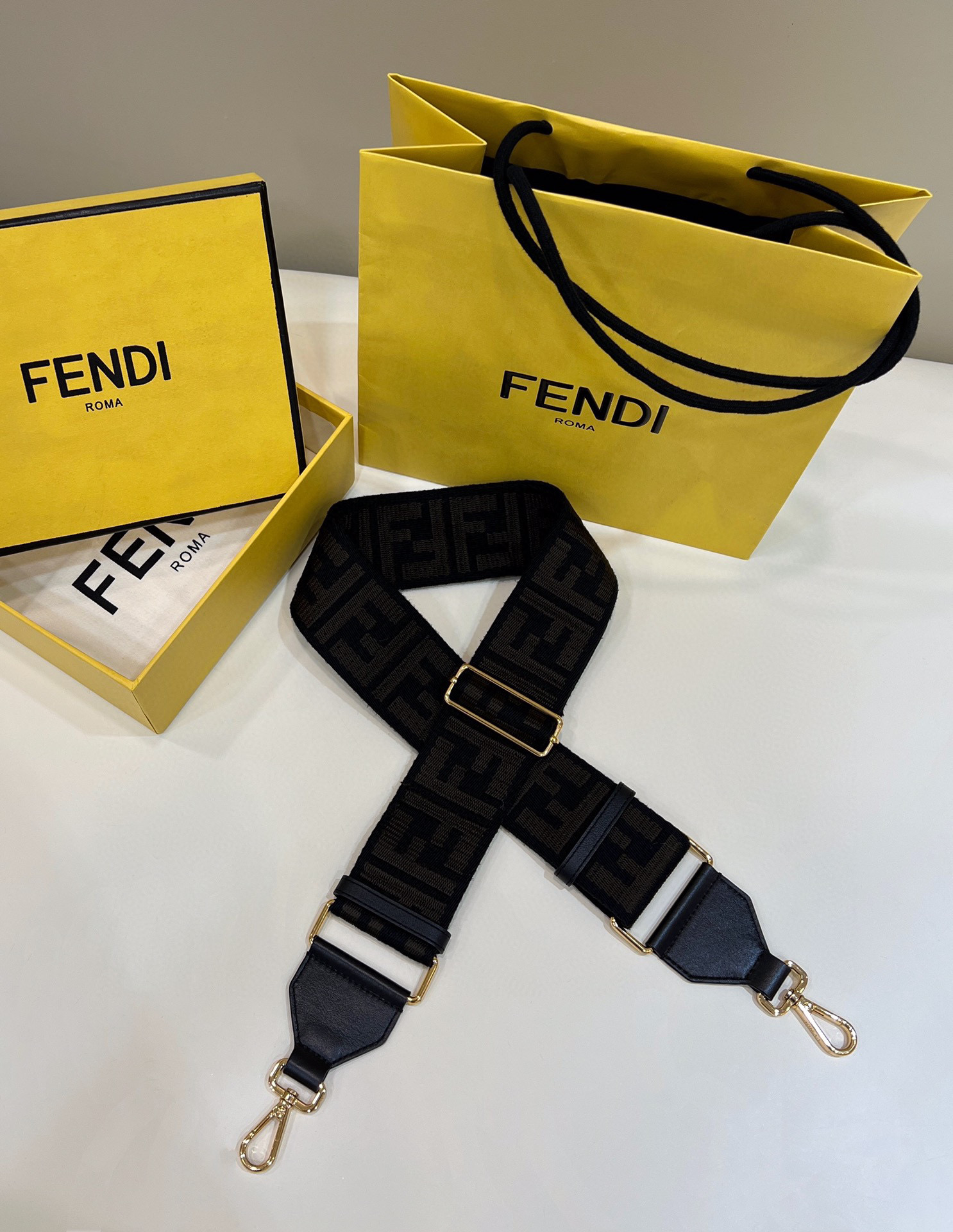 F**di strap