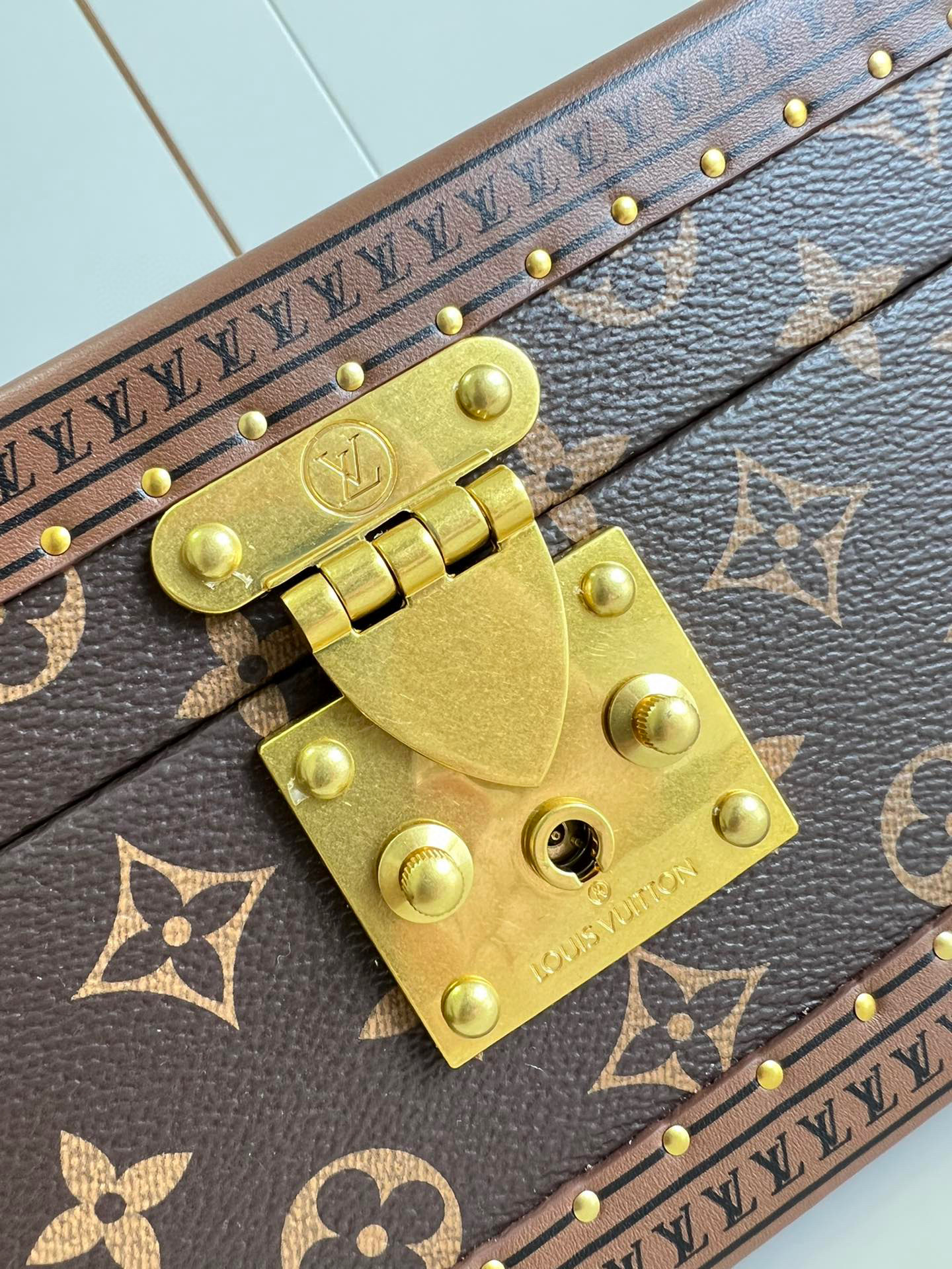 l**is V*t*n jewelry box