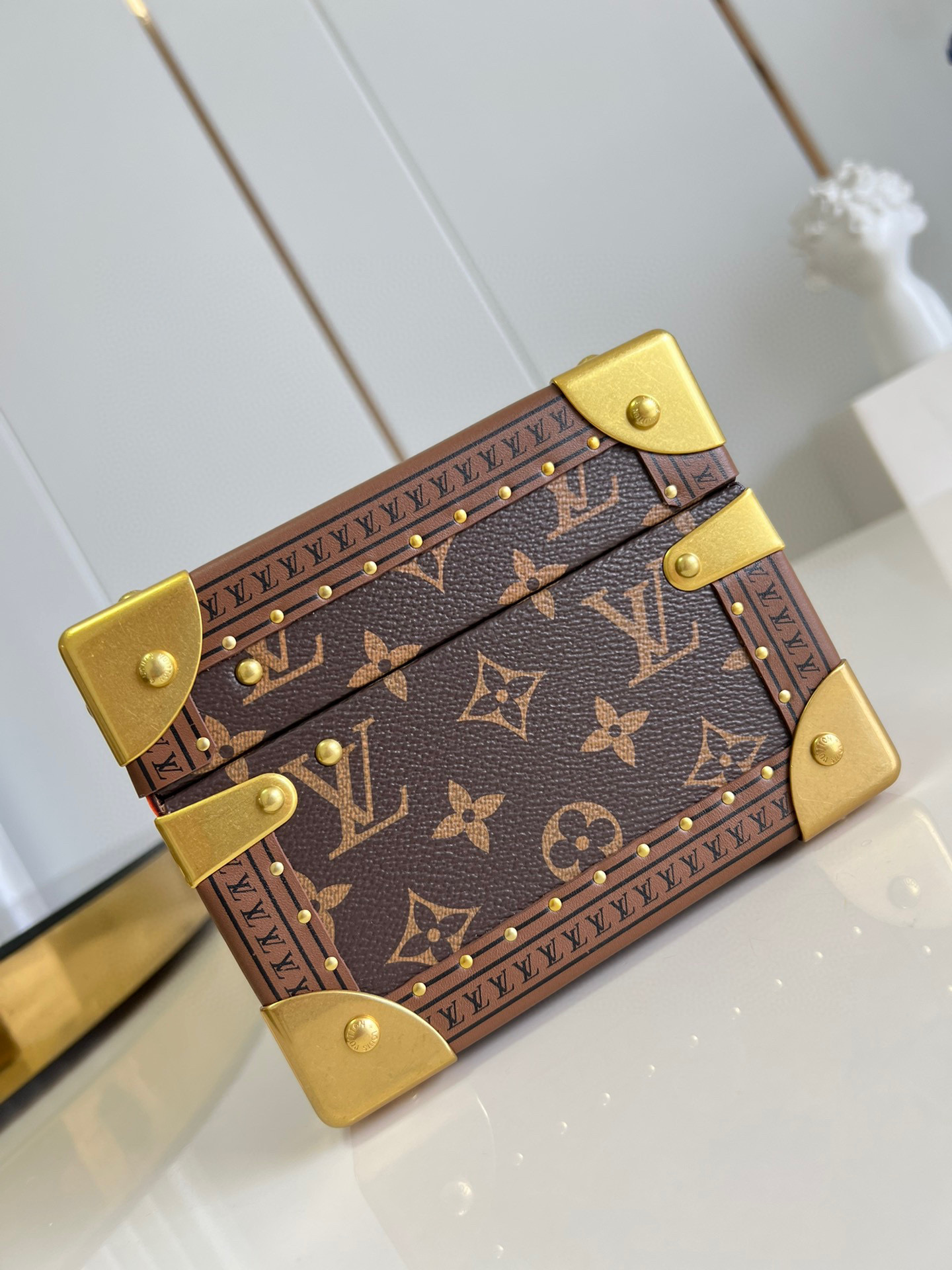 l**is V*t*n jewelry box