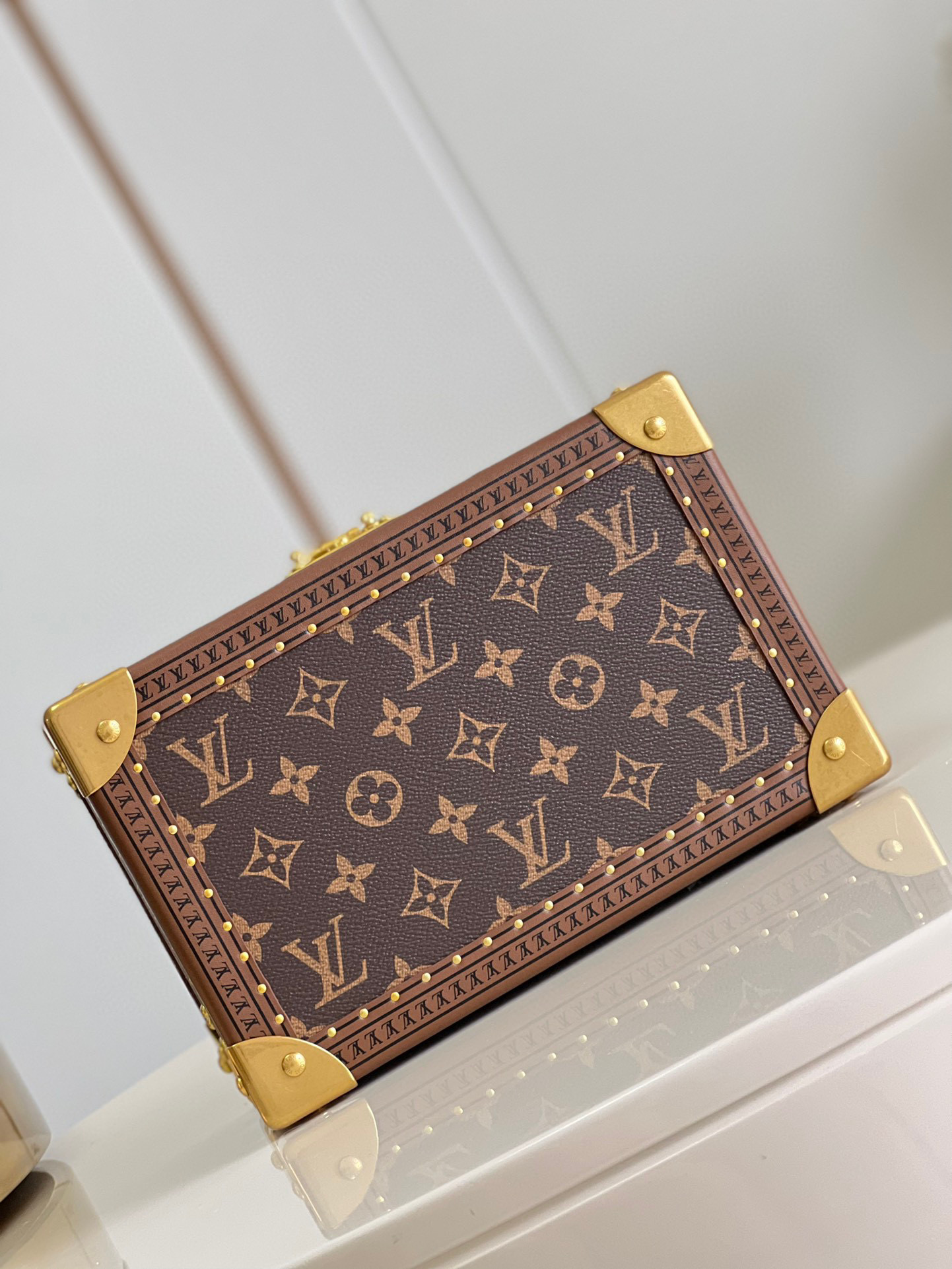 l**is V*t*n jewelry box