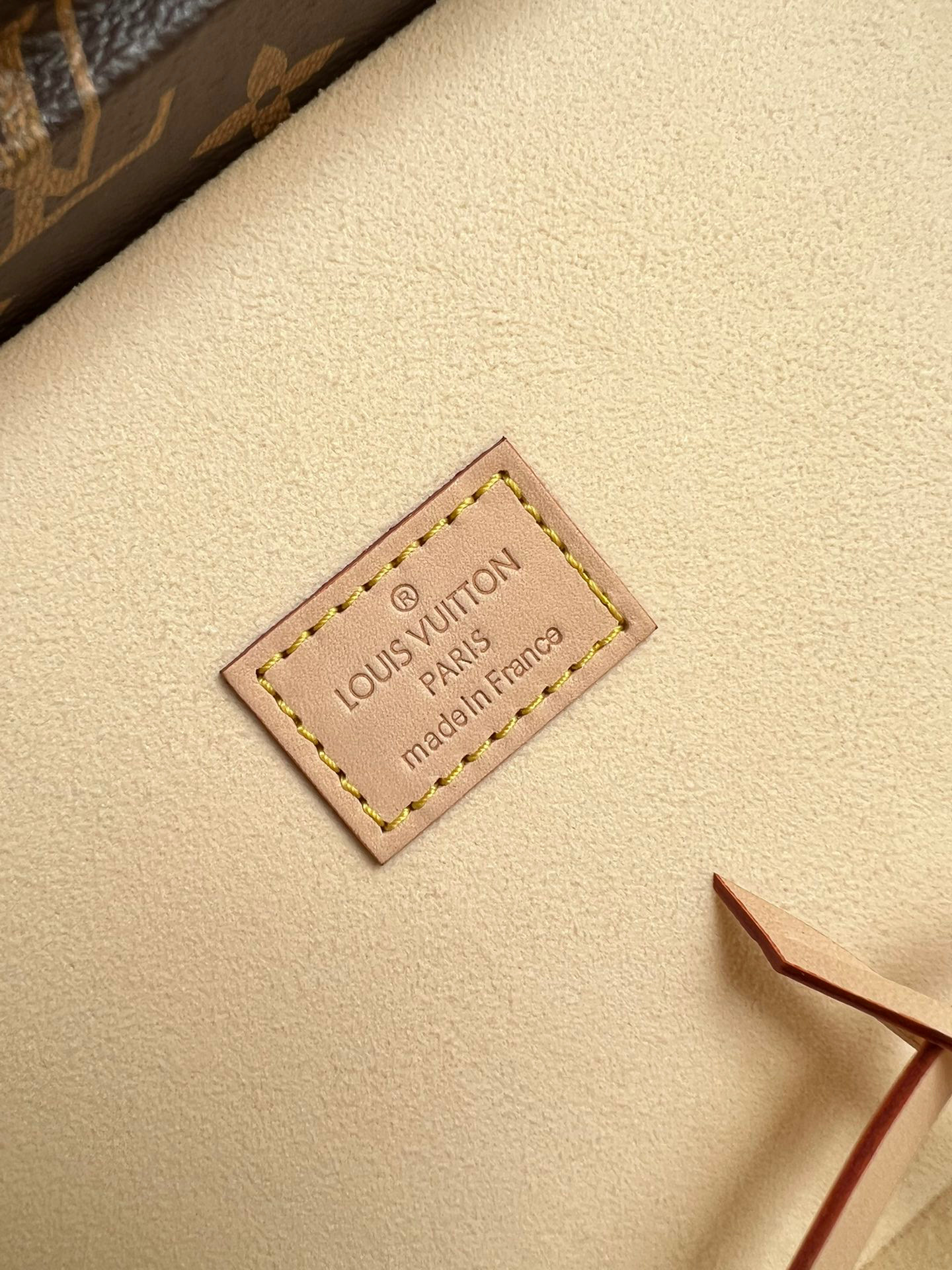 l**is V*t*n jewelry box