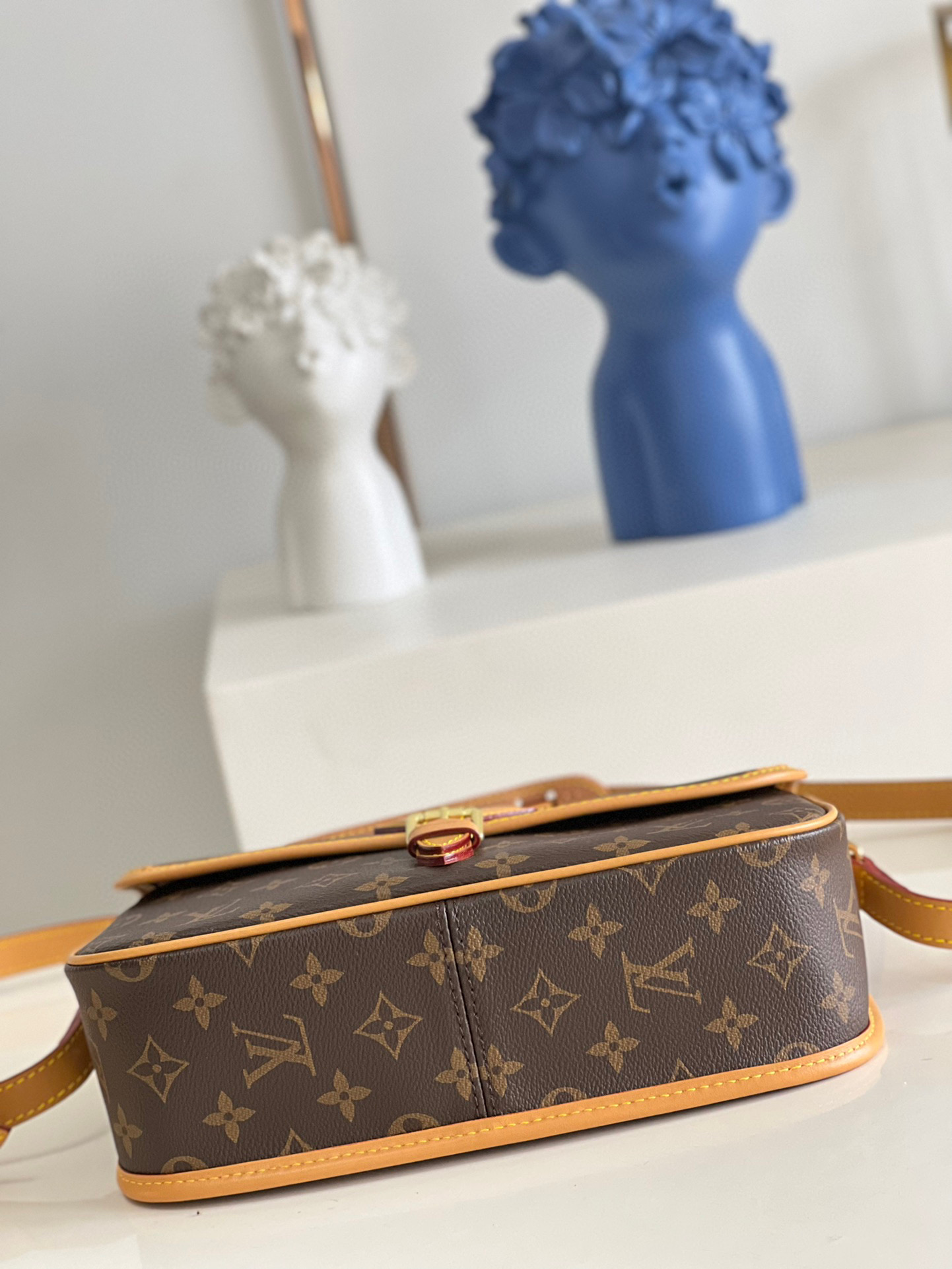 l**is V*t*n vintage bag