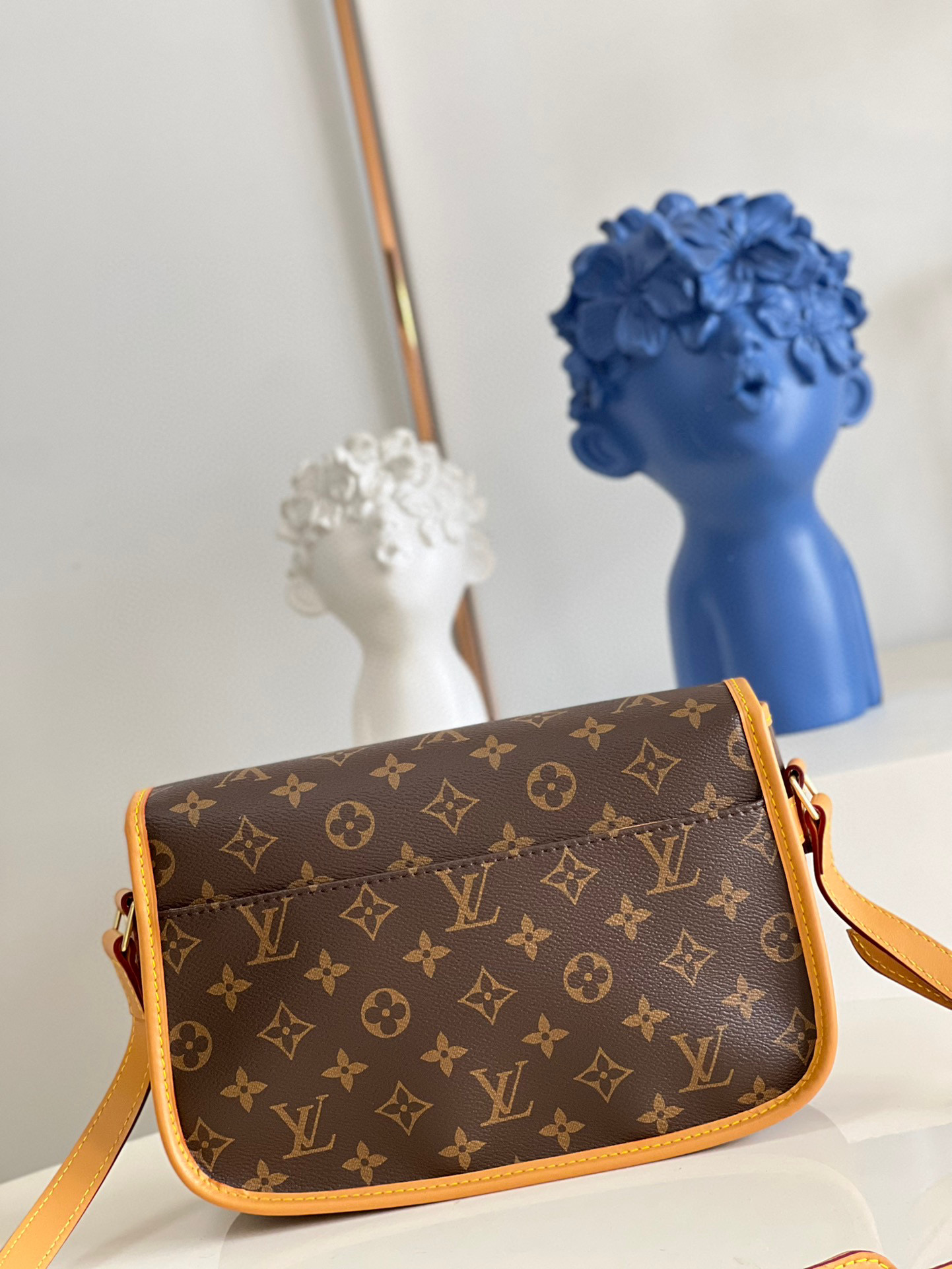l**is V*t*n vintage bag