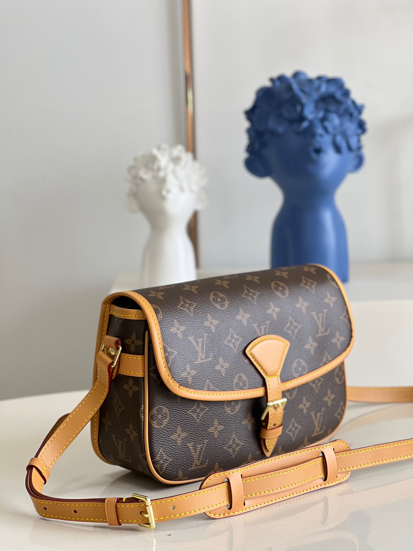 l**is V*t*n vintage bag