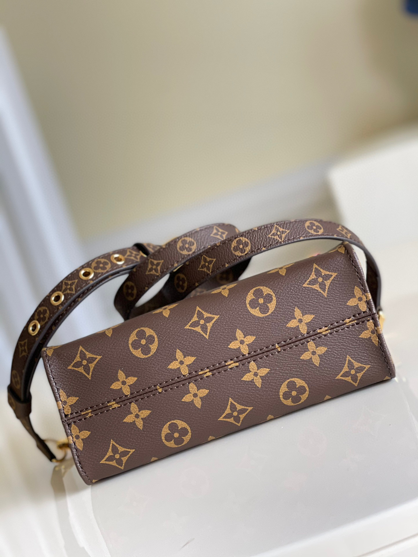 l**is V*t*n sac plat bag