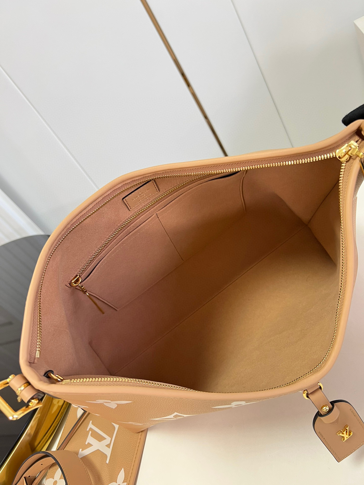 l**is V*t*n carryall mm