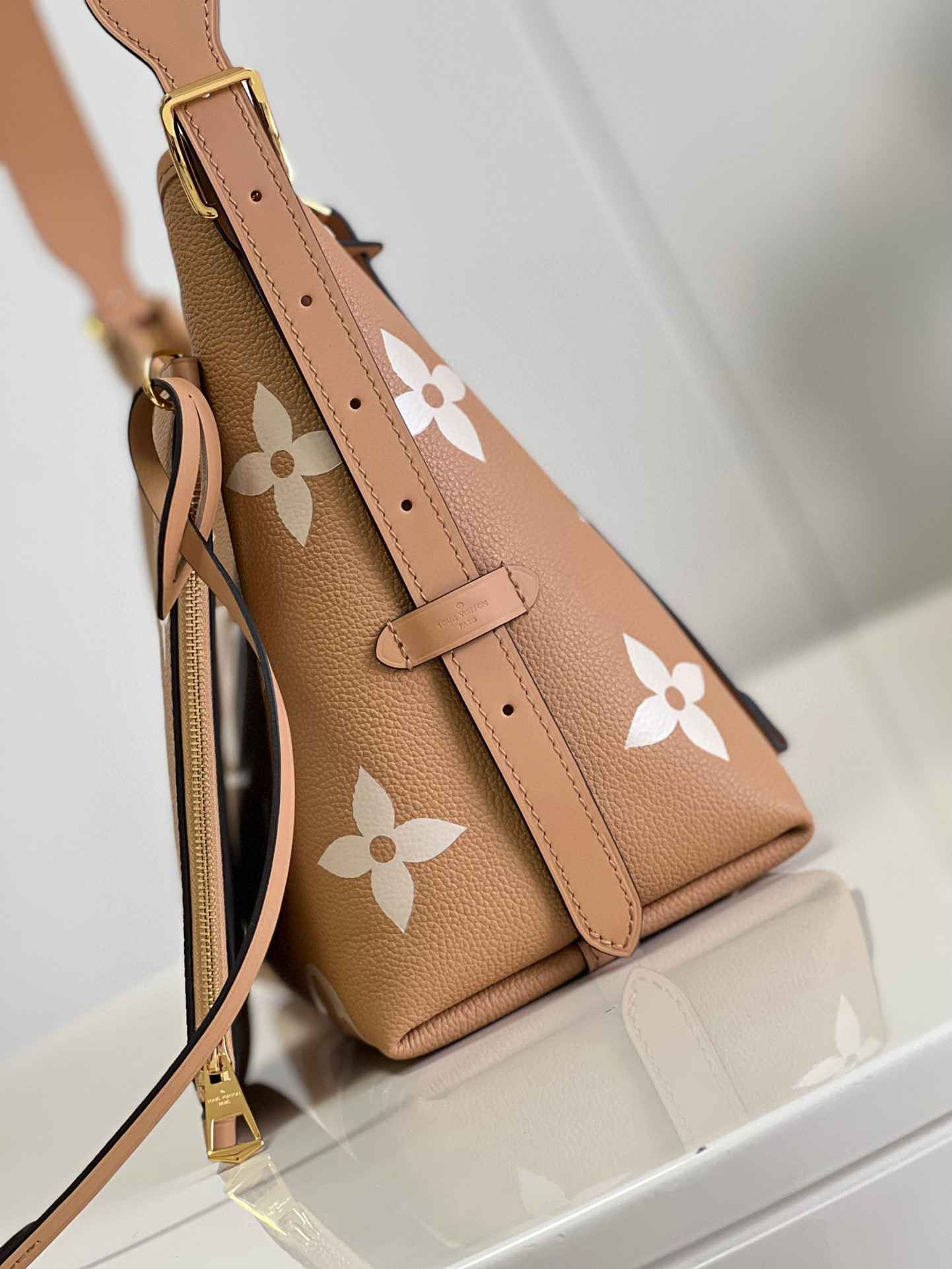 l**is V*t*n carryall pm