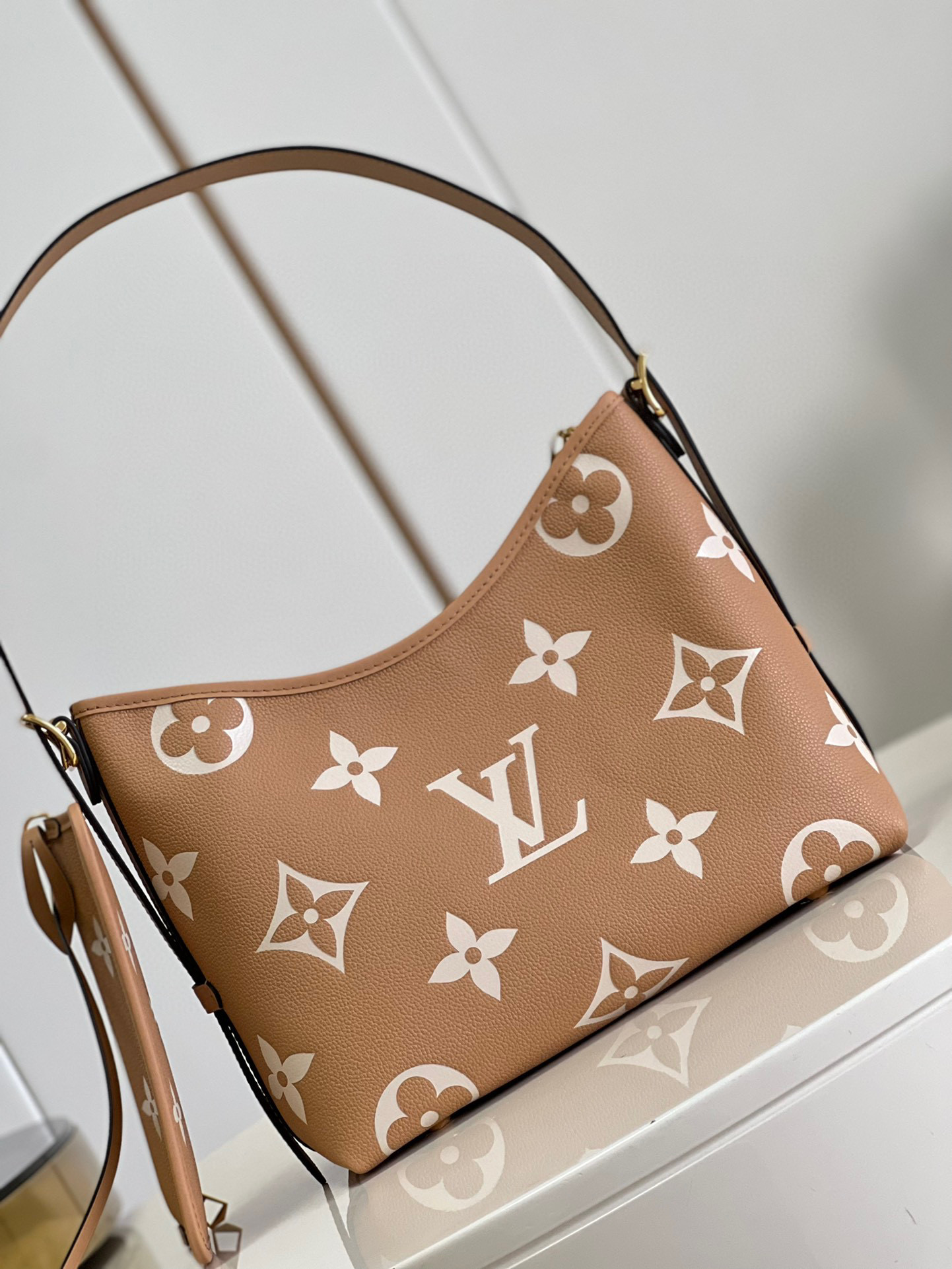 l**is V*t*n carryall pm