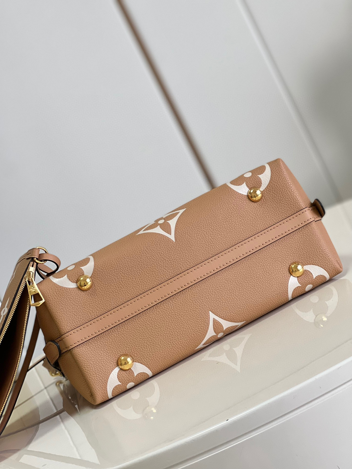 l**is V*t*n carryall pm