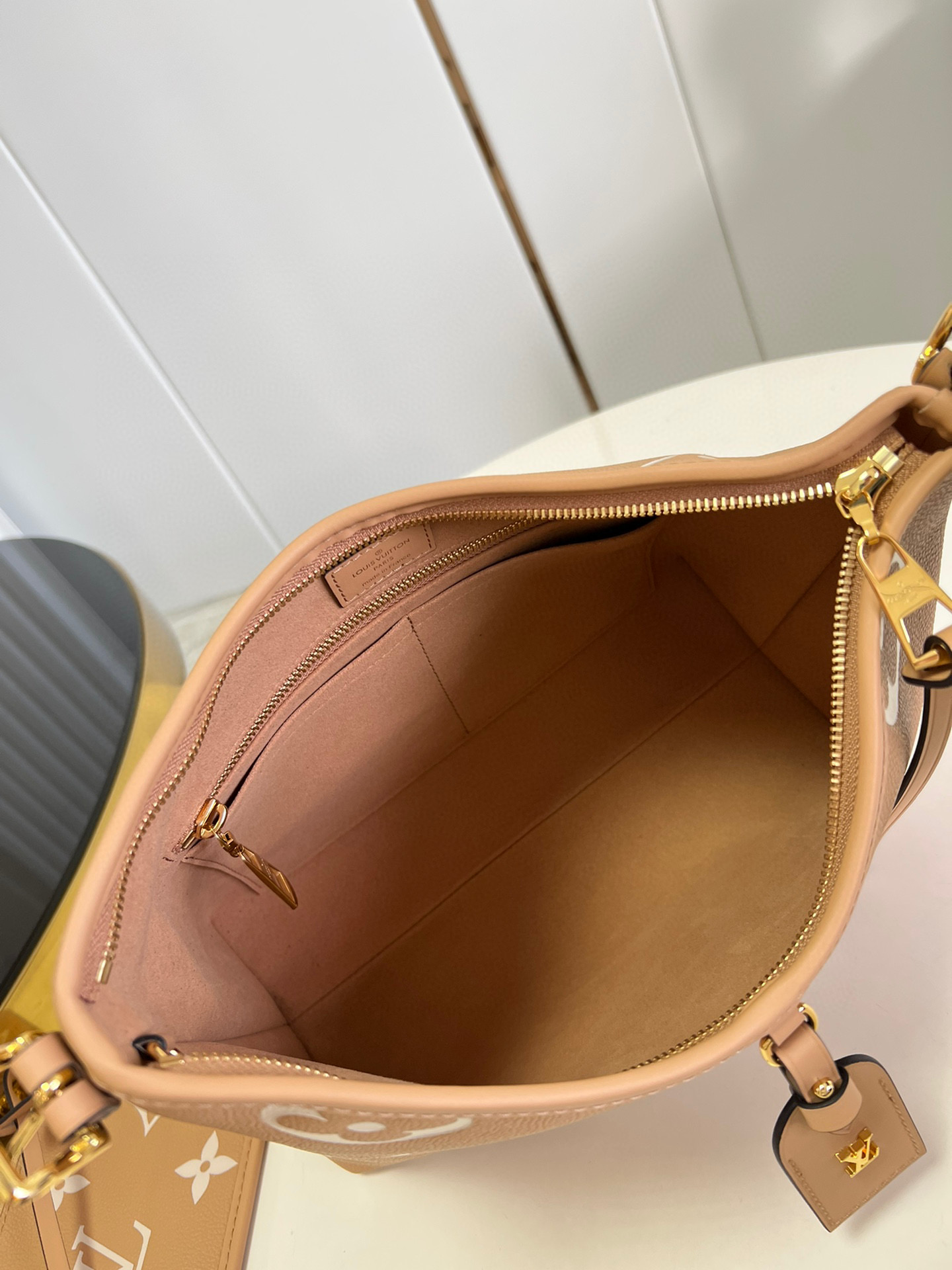 l**is V*t*n carryall pm