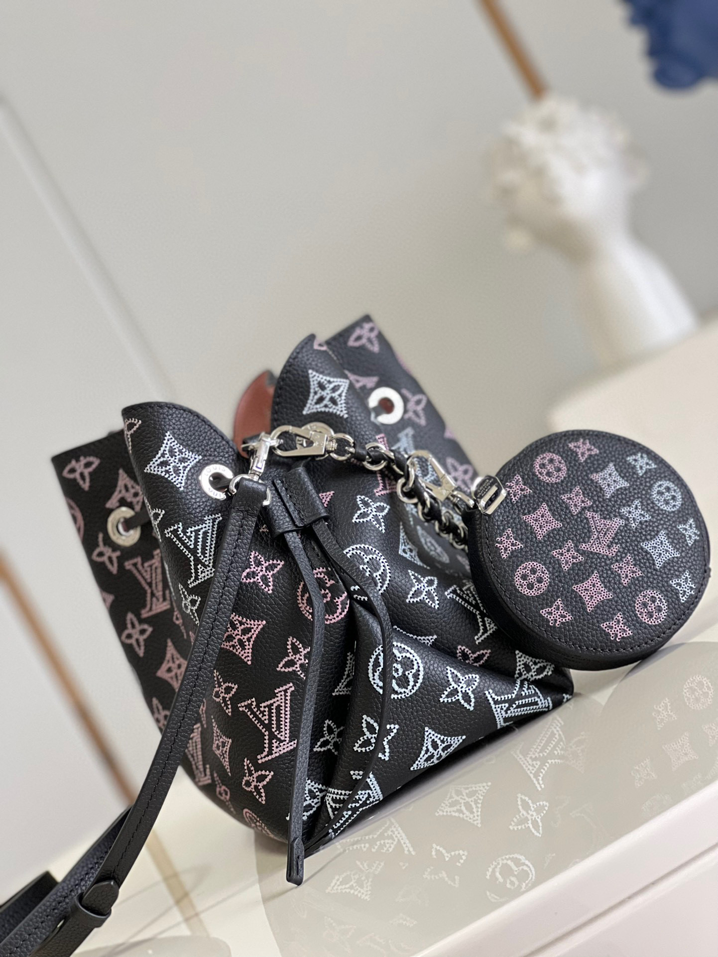 l**is V*t*n bella tote