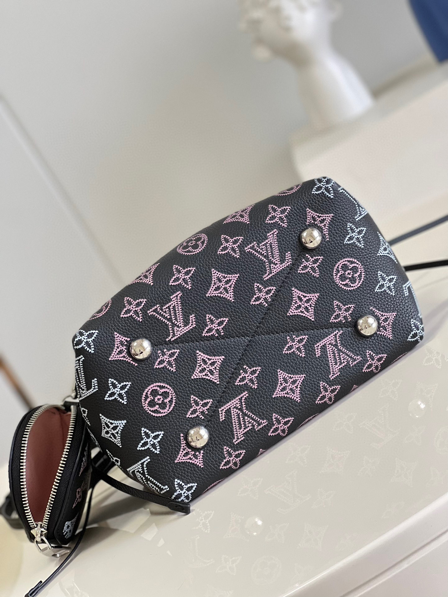 l**is V*t*n bella tote