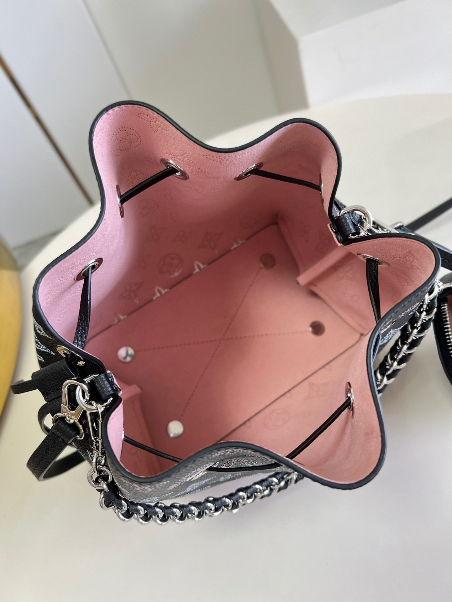 l**is V*t*n bella tote