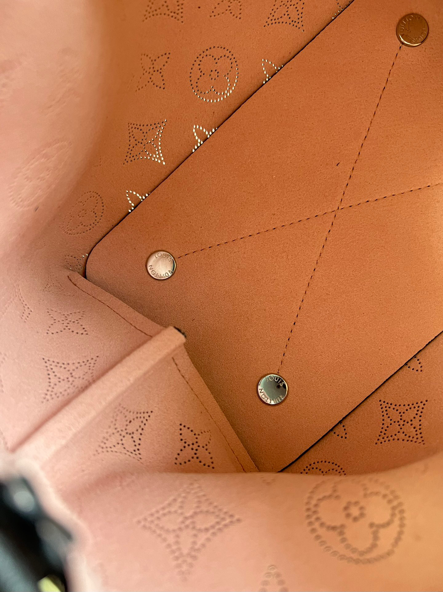 l**is V*t*n bella tote