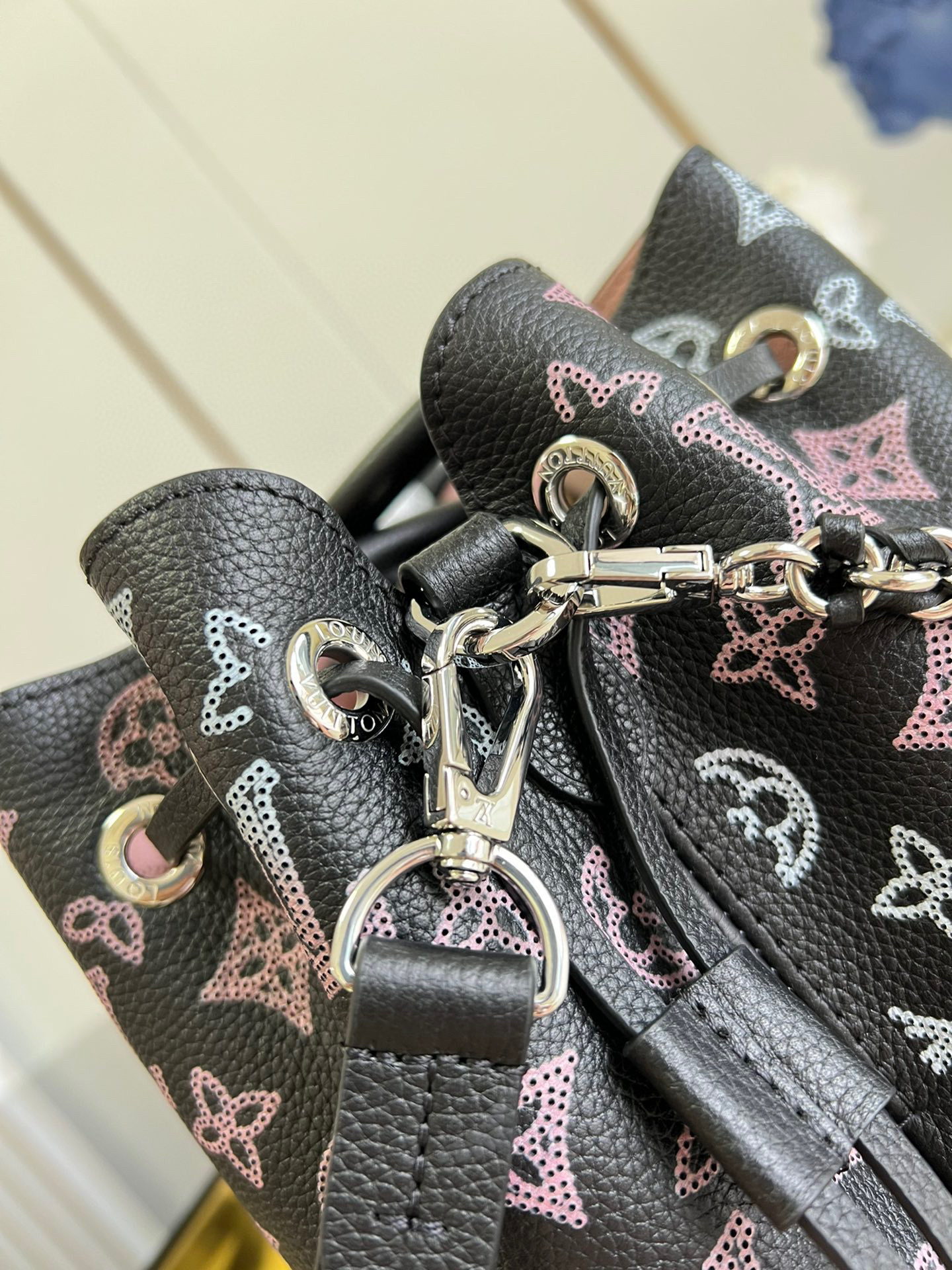 l**is V*t*n bella tote