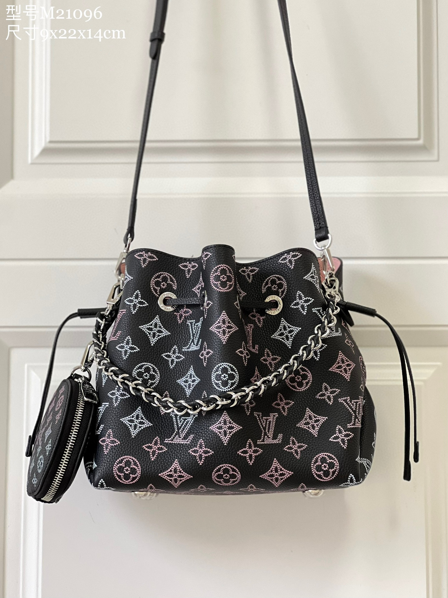 l**is V*t*n bella tote