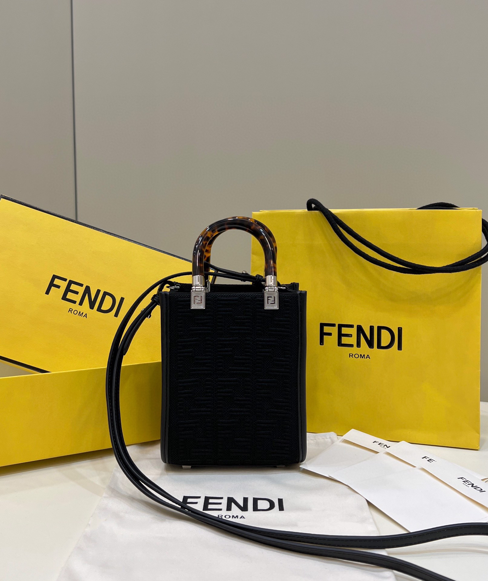 F**di tote
