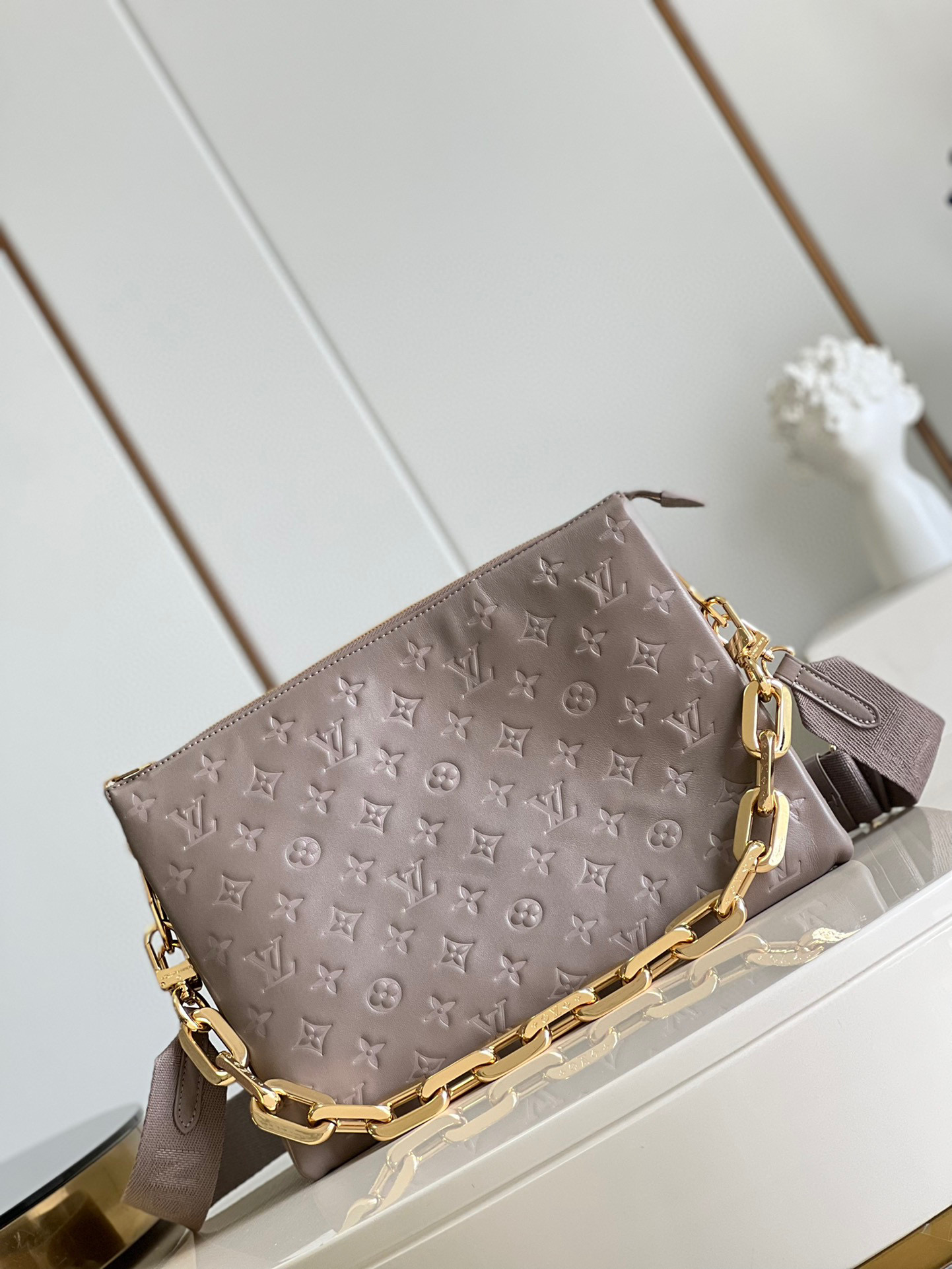 l**is V*t*n coussin mm