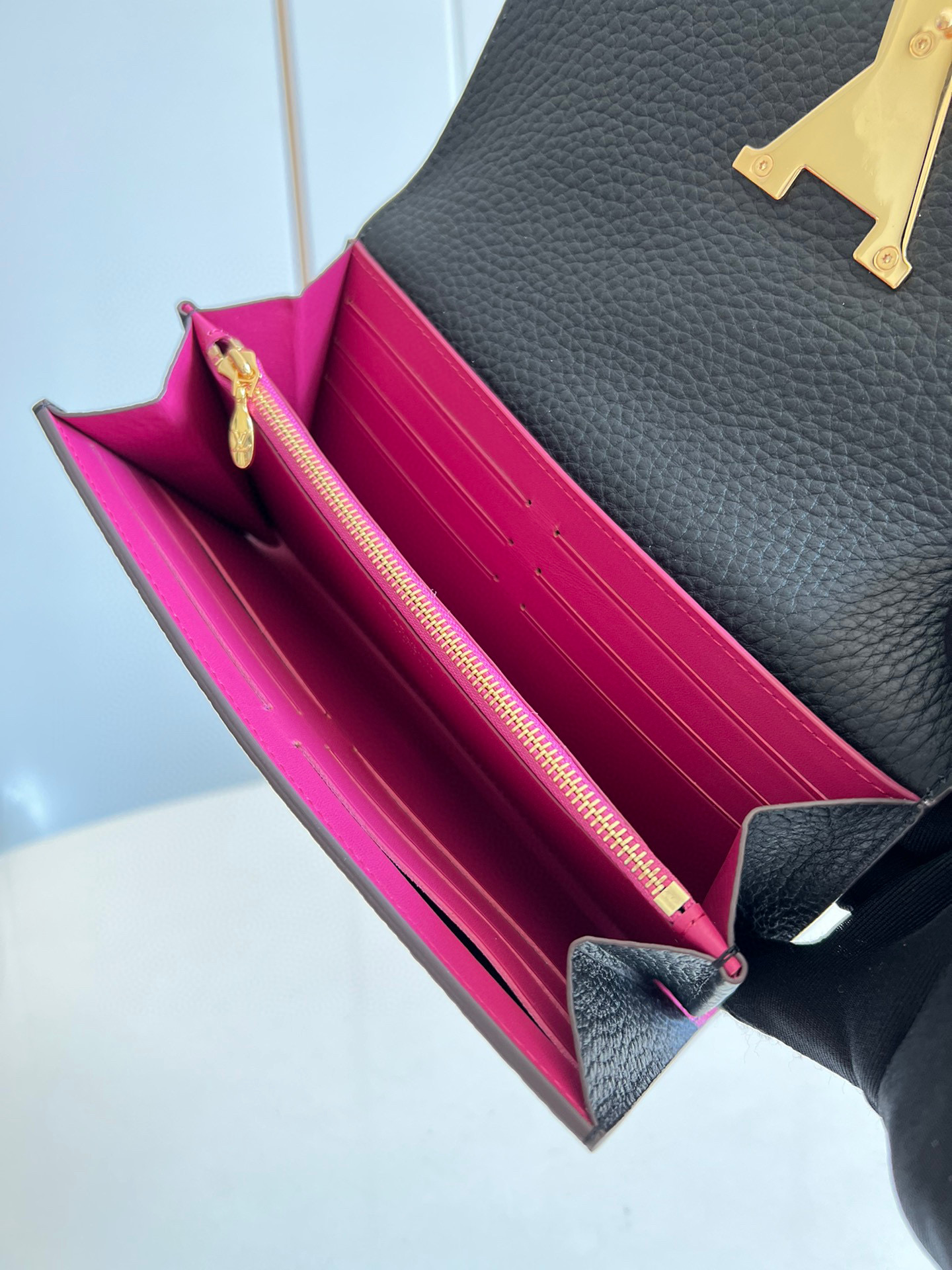 l**is V*t*n wallet capucines