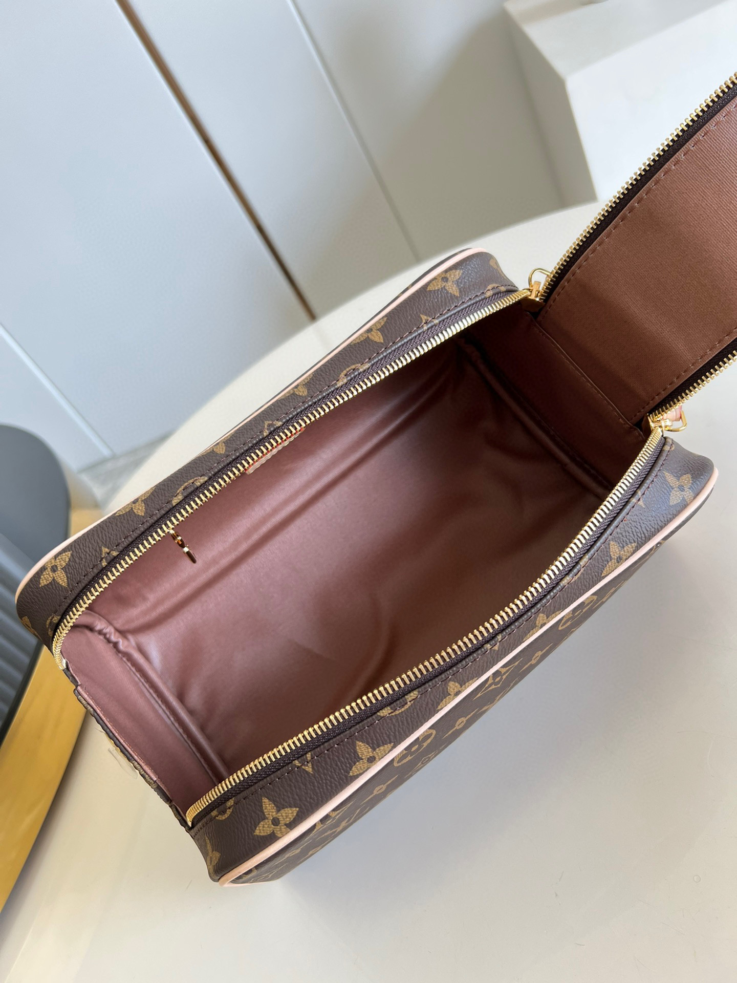 l**is V*t*n dopp kit toilet pouch