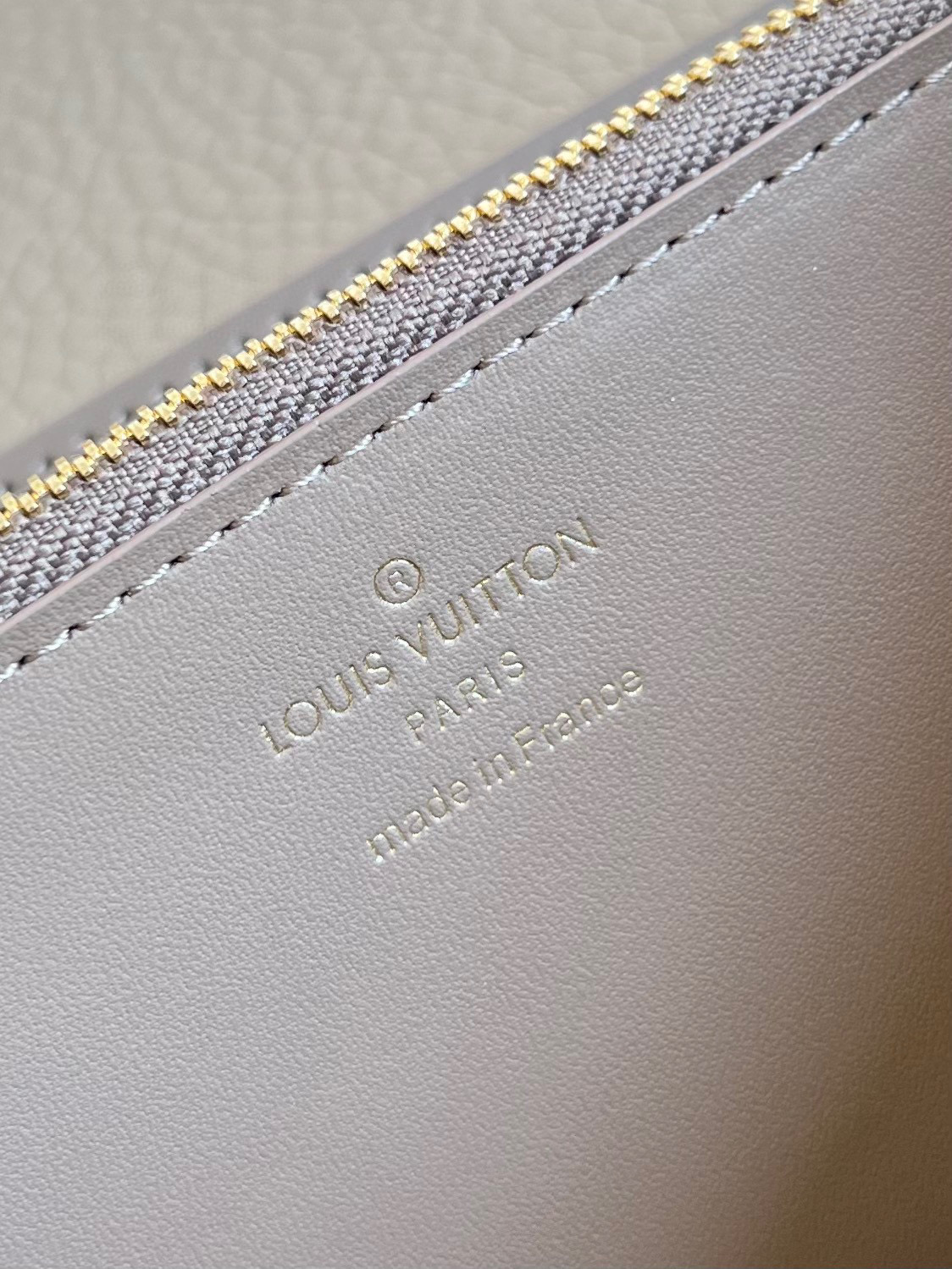l**is V*t*n wallet capucines