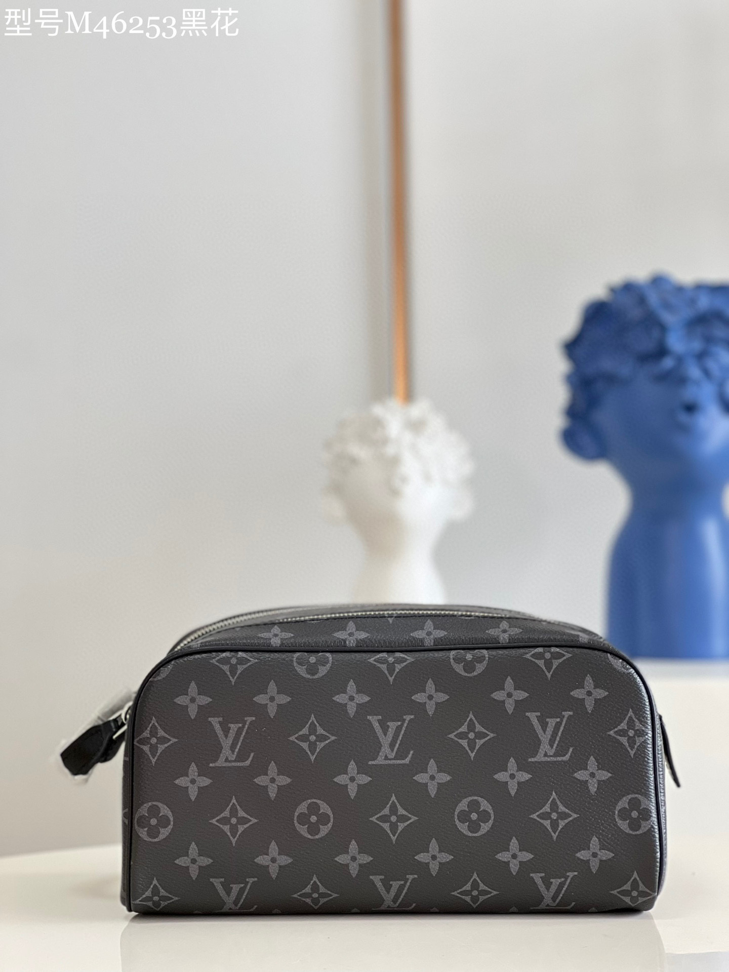 l**is V*t*n dopp kit toilet pouch