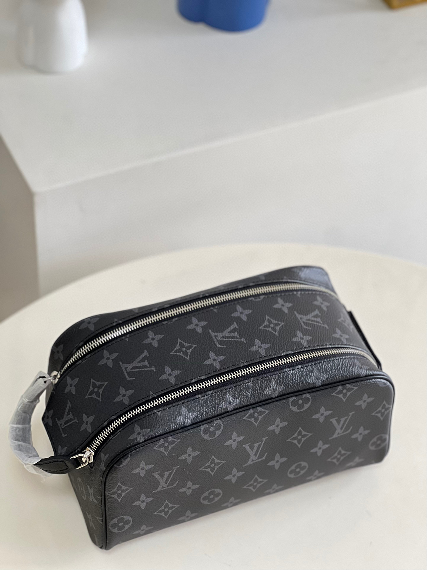 l**is V*t*n dopp kit toilet pouch