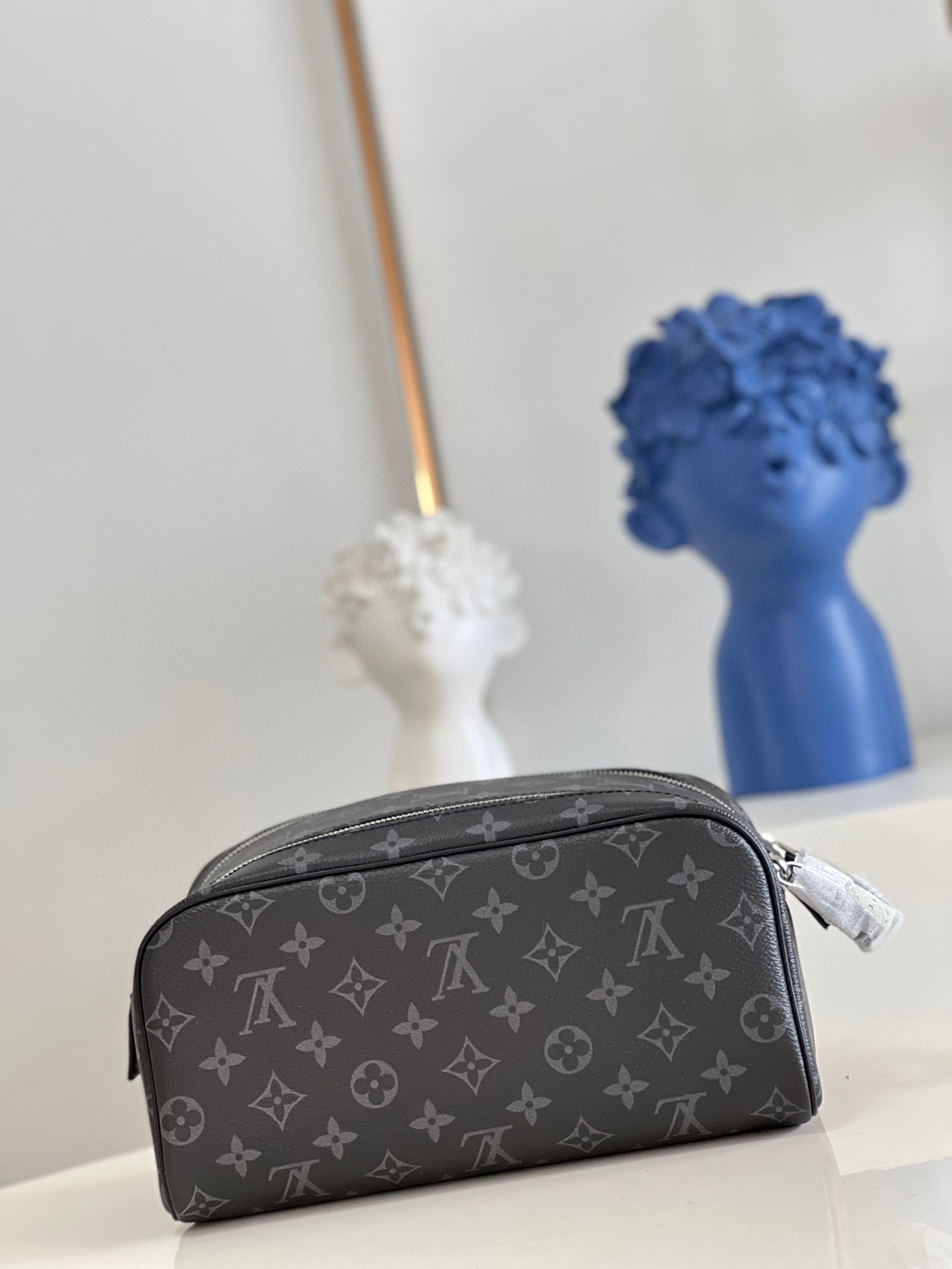l**is V*t*n dopp kit toilet pouch