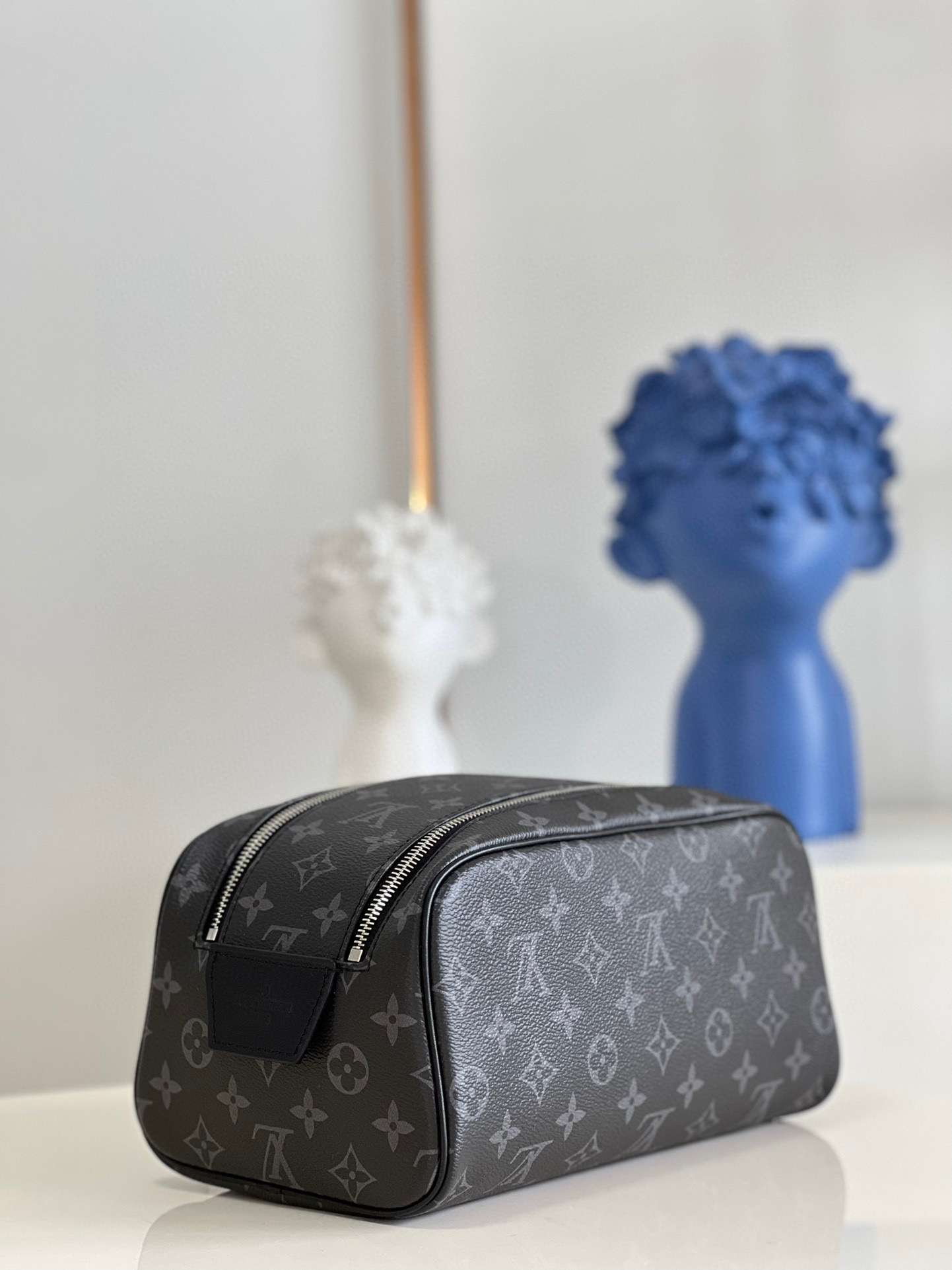 l**is V*t*n dopp kit toilet pouch