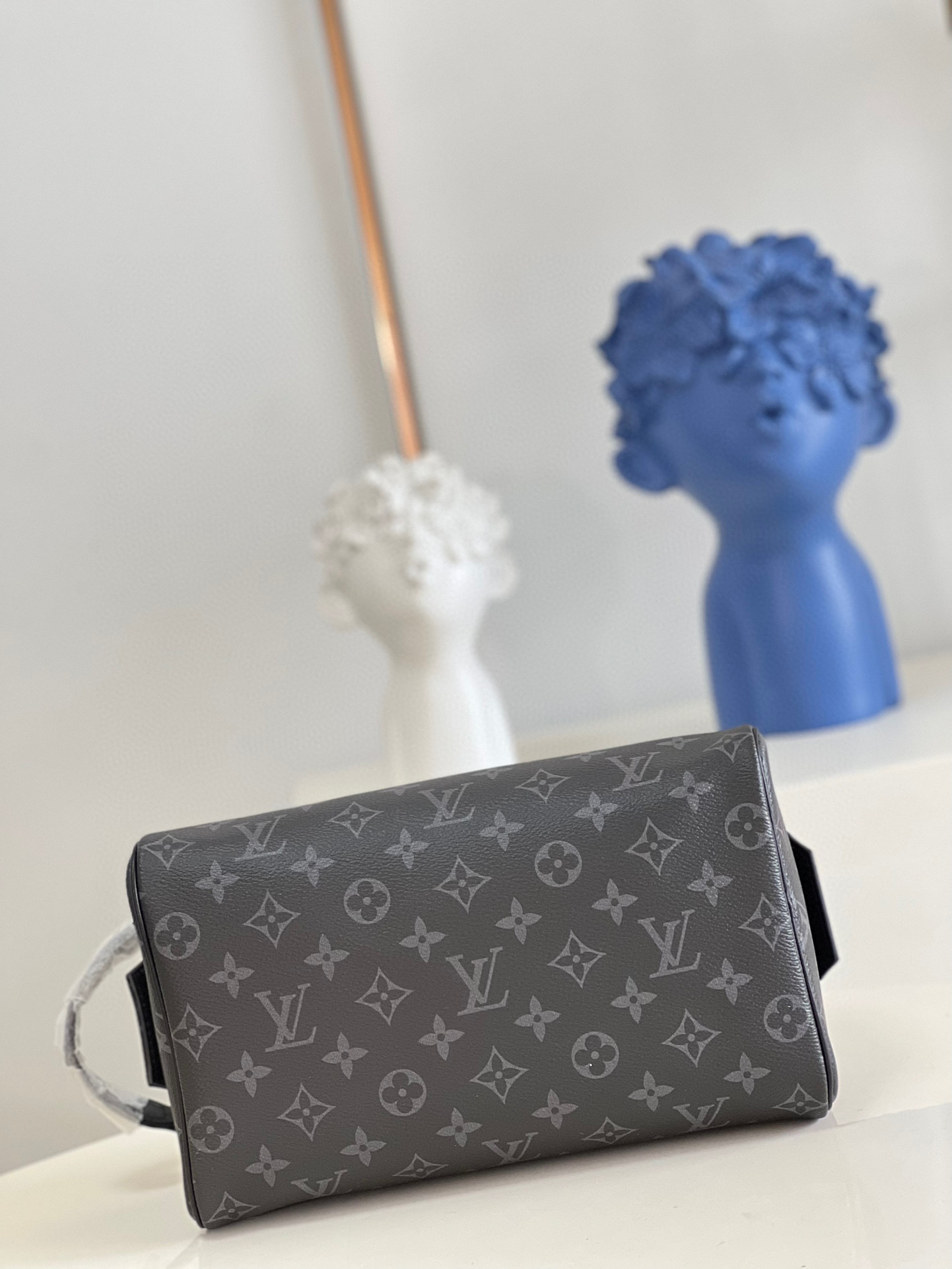 l**is V*t*n dopp kit toilet pouch