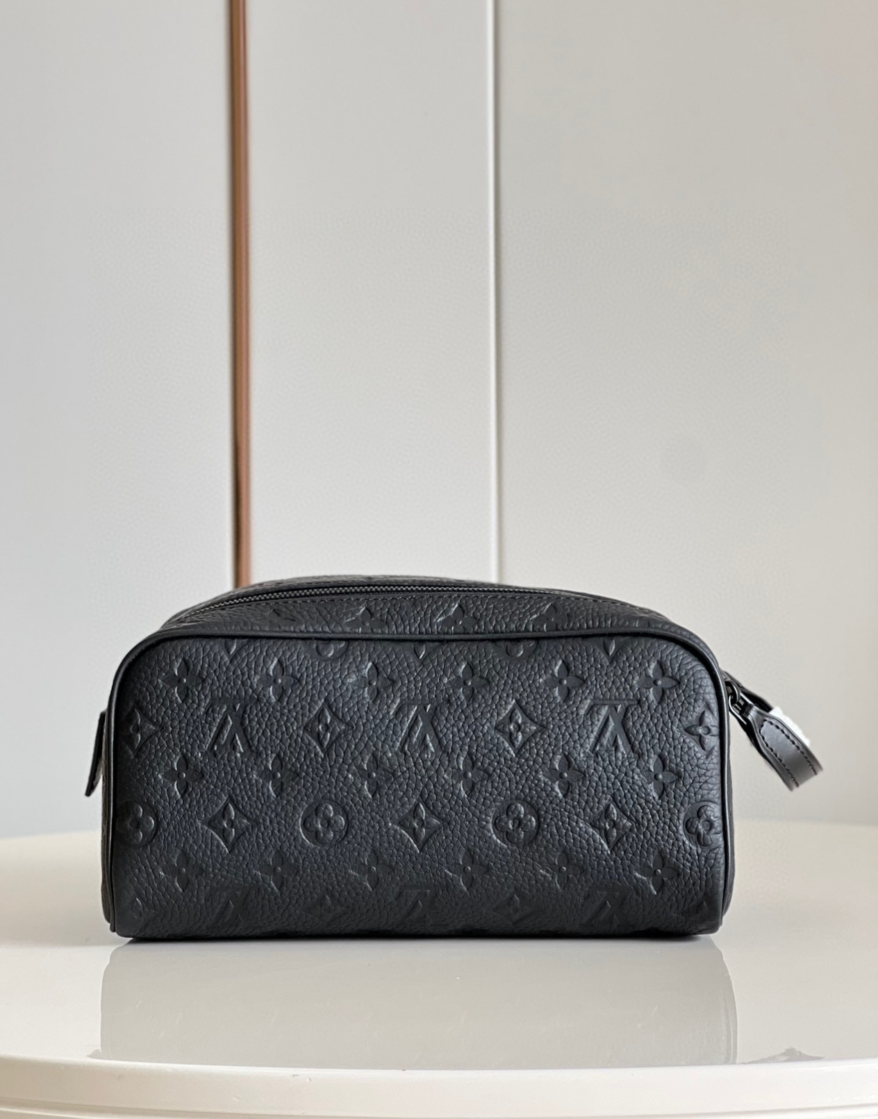 l**is V*t*n dopp kit toilet pouch
