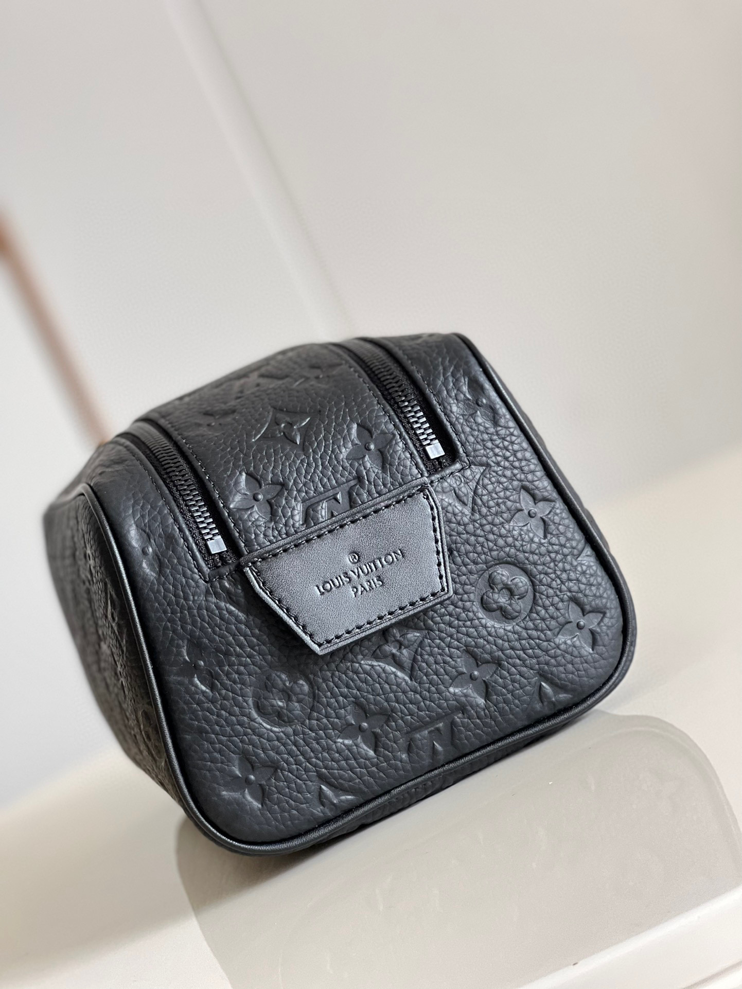 l**is V*t*n dopp kit toilet pouch