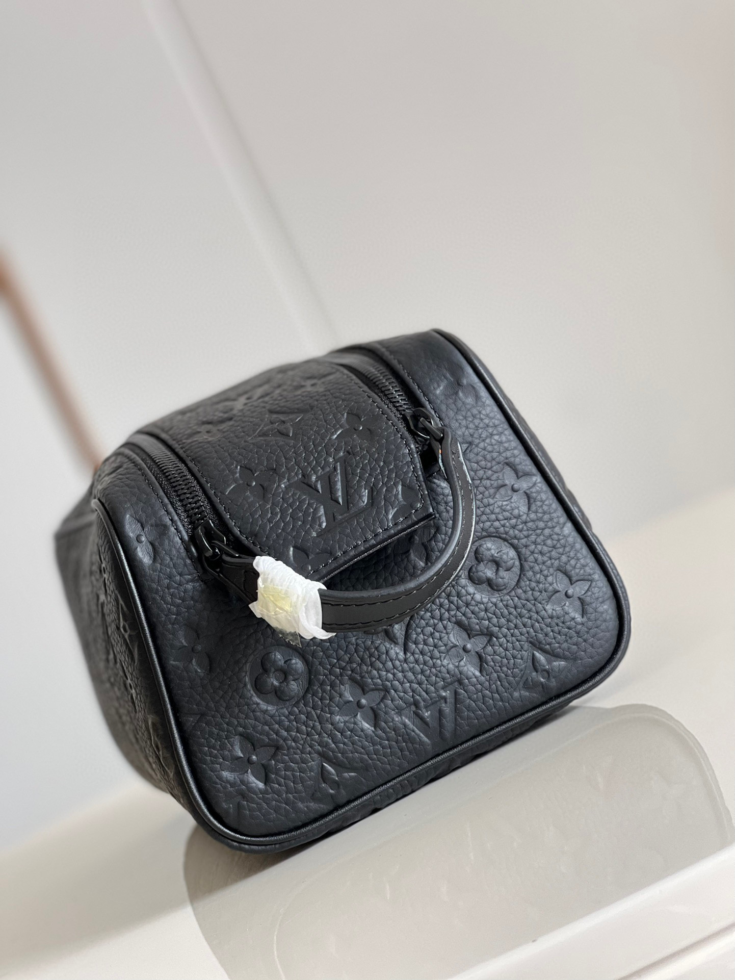 l**is V*t*n dopp kit toilet pouch