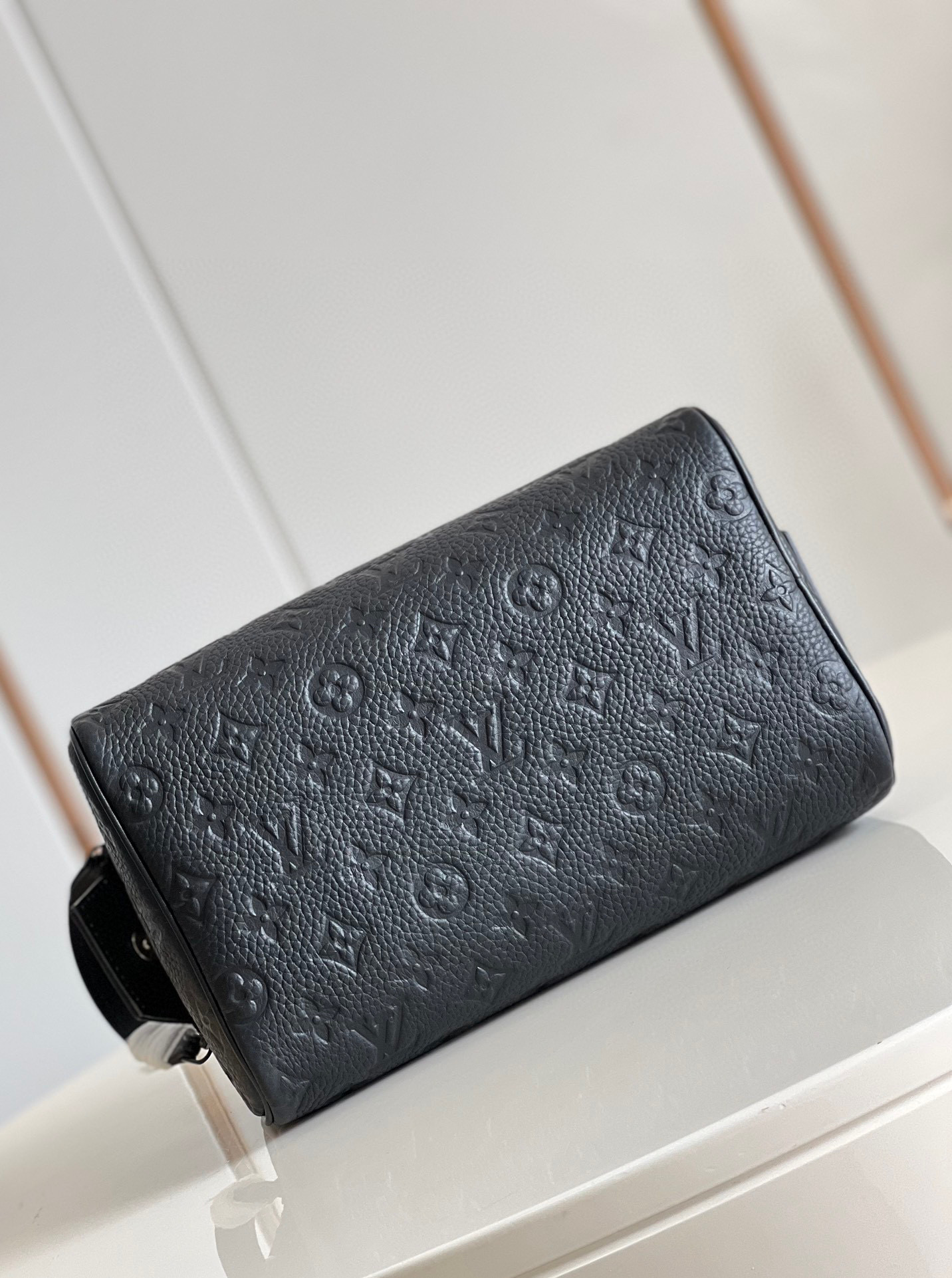 l**is V*t*n dopp kit toilet pouch