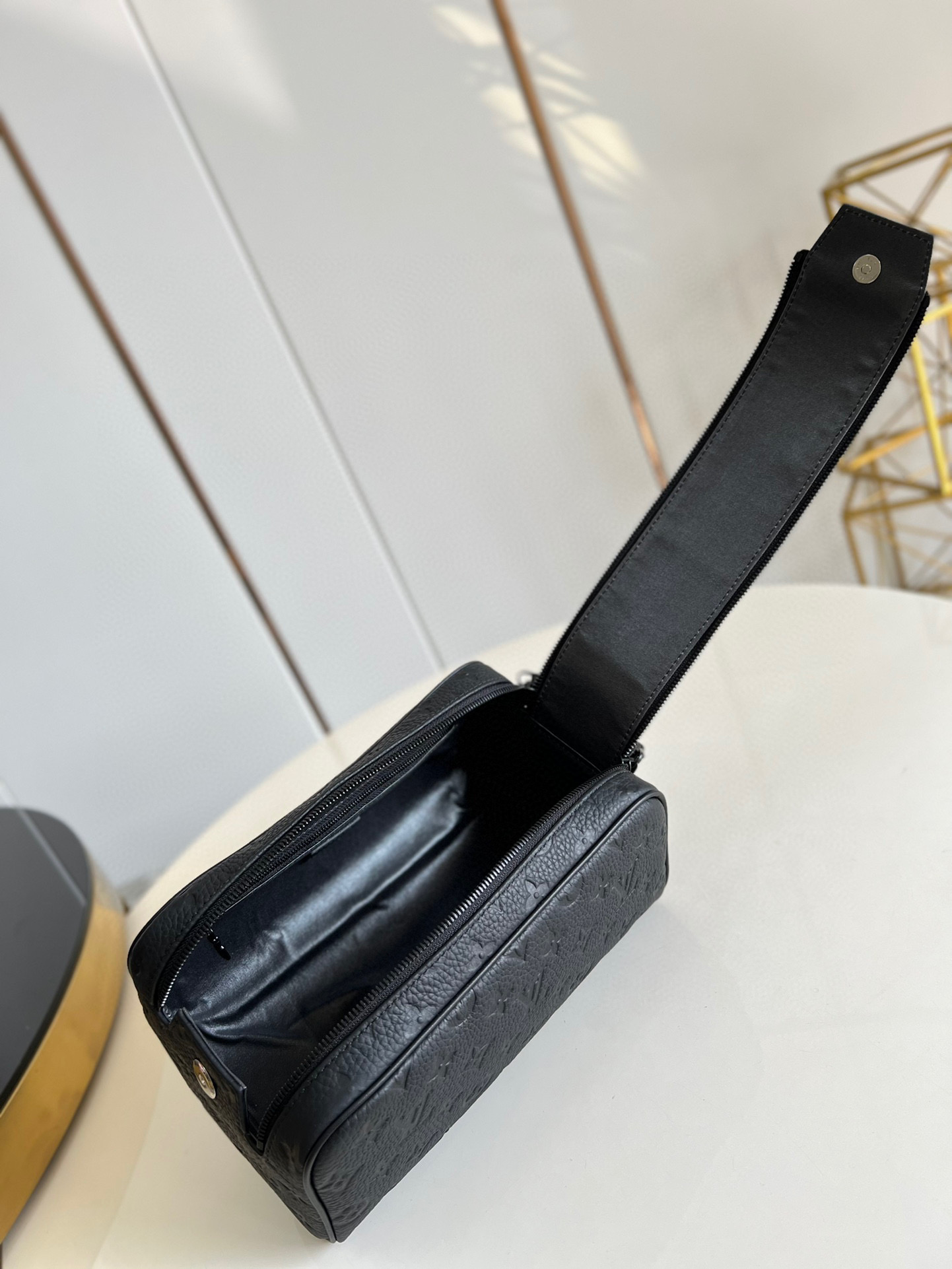 l**is V*t*n dopp kit toilet pouch