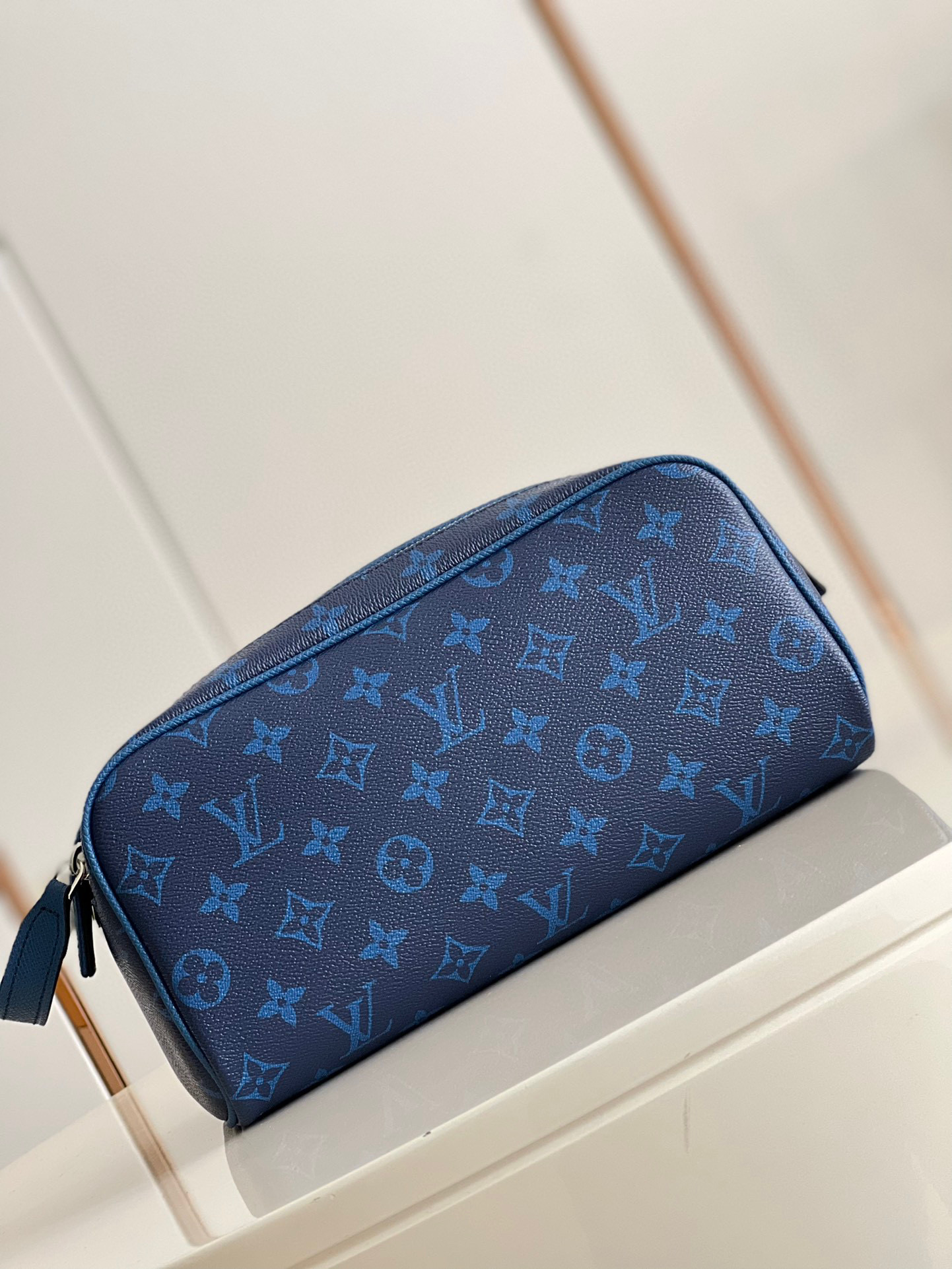 l**is V*t*n dopp kit toilet pouch