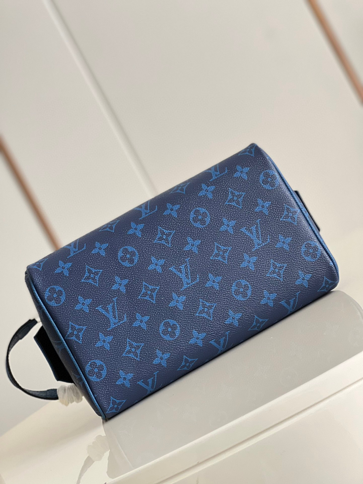 l**is V*t*n dopp kit toilet pouch