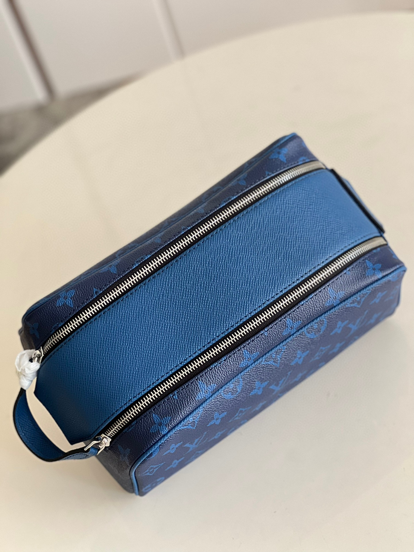 l**is V*t*n dopp kit toilet pouch