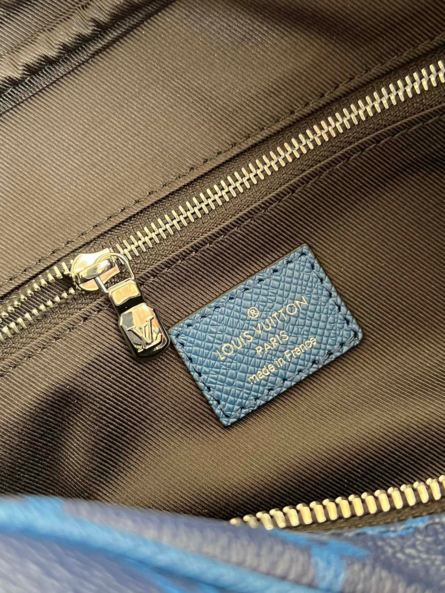 l**is V*t*n dopp kit toilet pouch