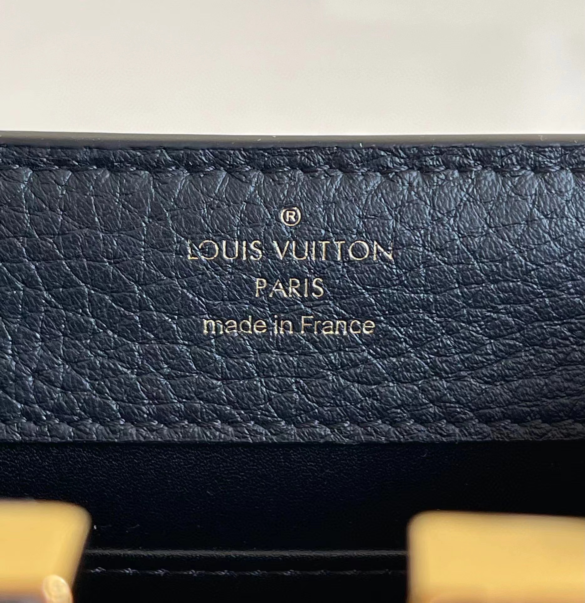 l**is V*t*n capucines mini
