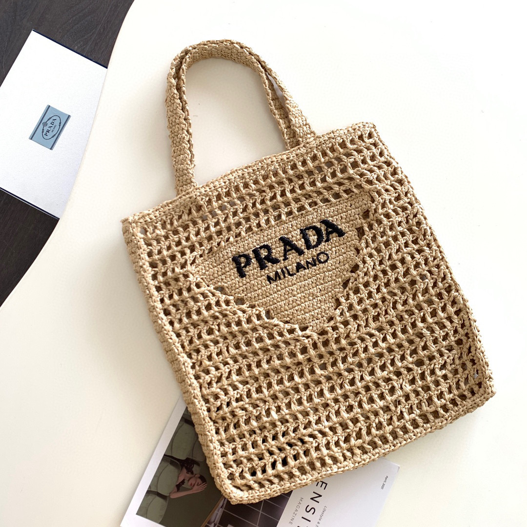 Pra*a crochet tote bag
