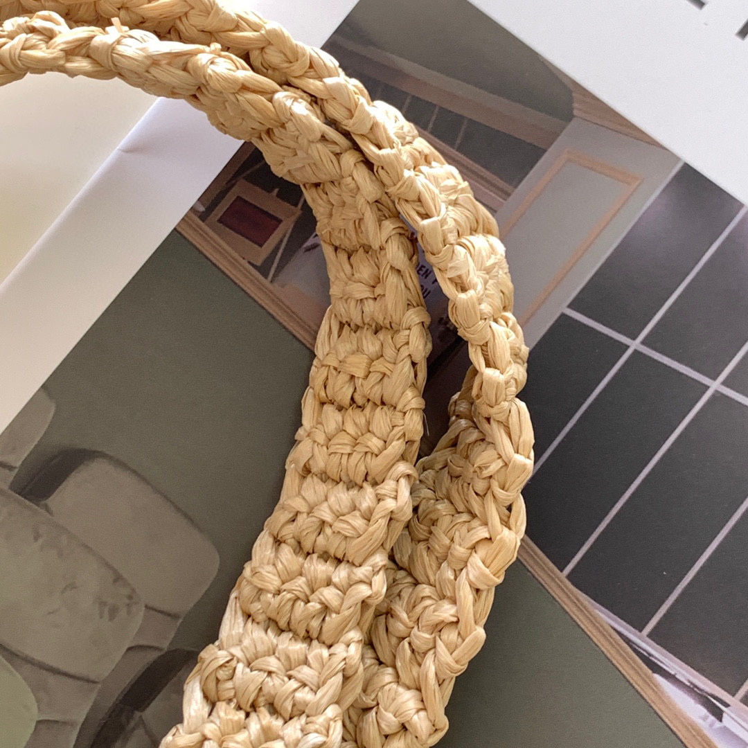 Pra*a crochet tote bag