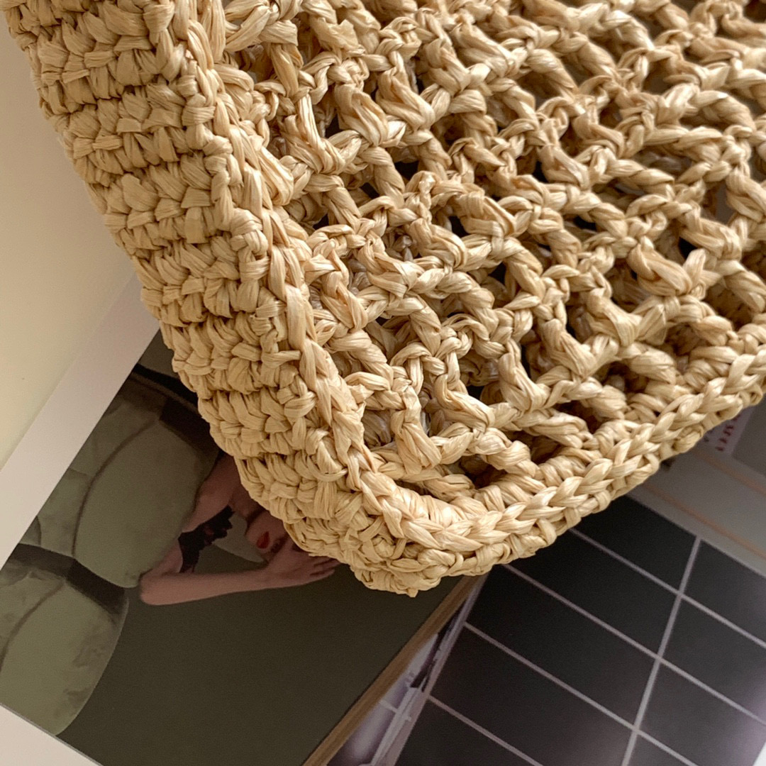 Pra*a crochet tote bag