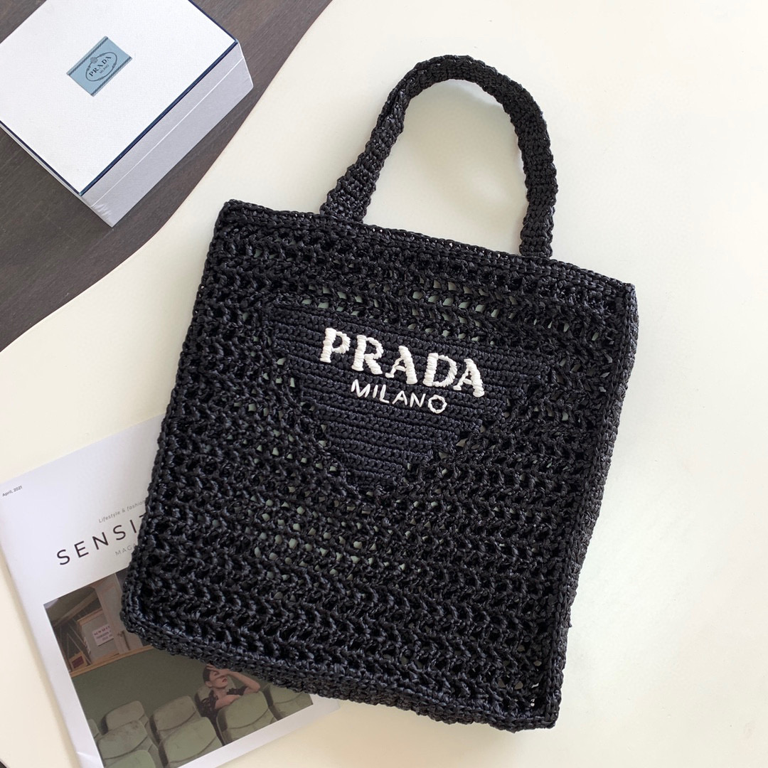 Pra*a crochet tote bag