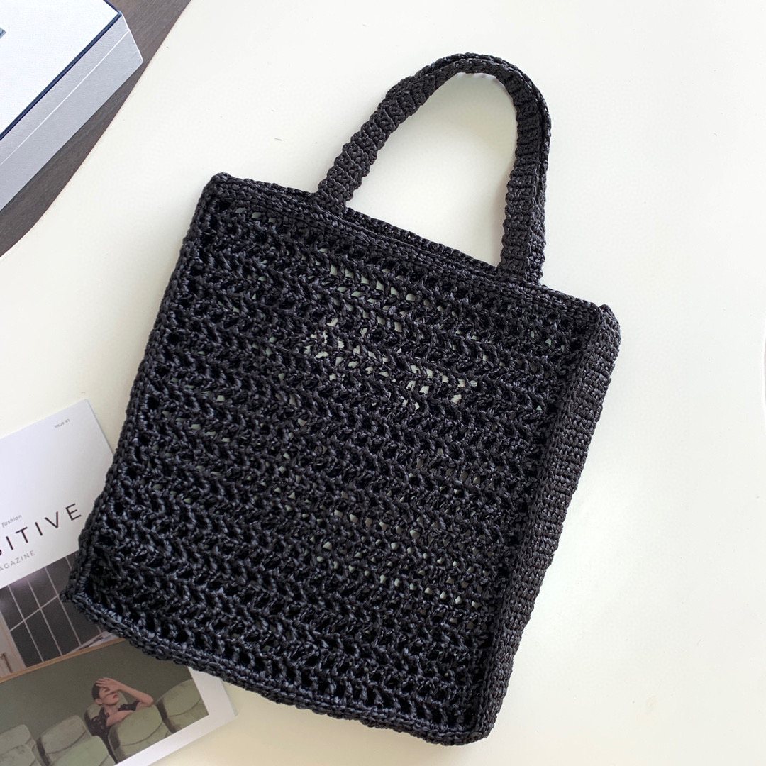 Pra*a crochet tote bag