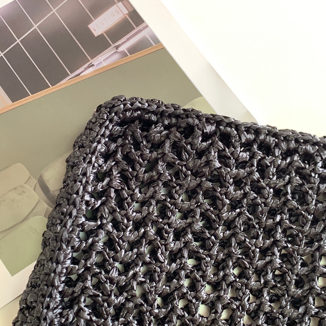 Pra*a crochet tote bag