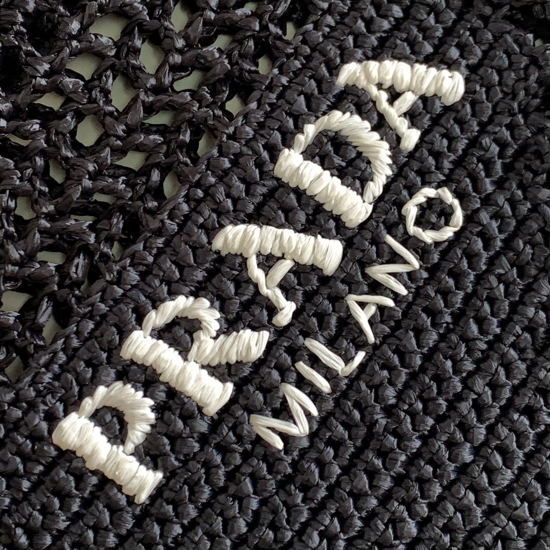 Pra*a crochet tote bag