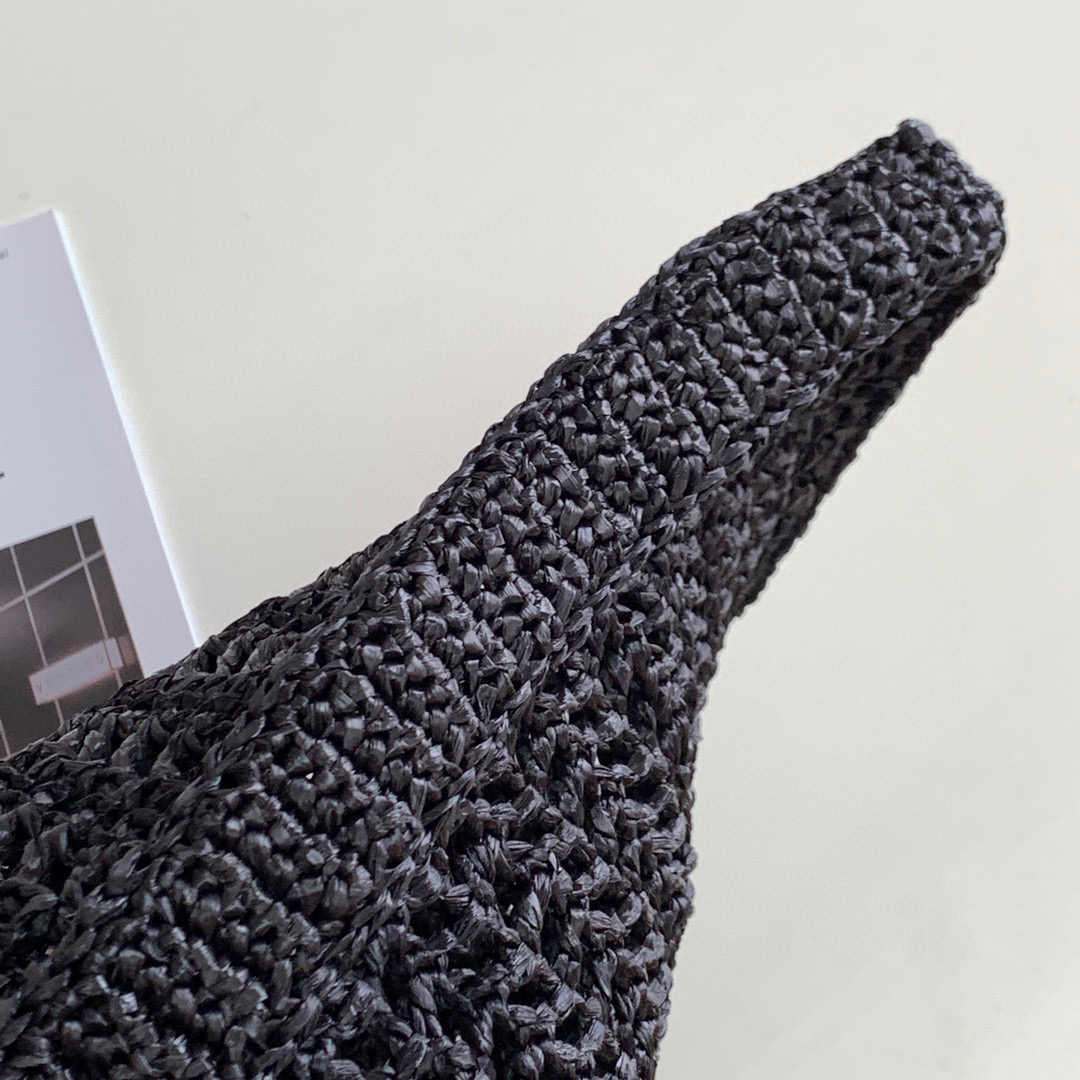Pra*a crochet tote bag