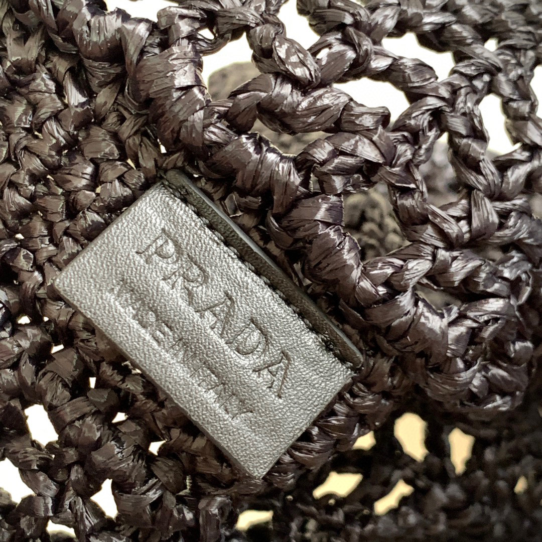 Pra*a crochet tote bag